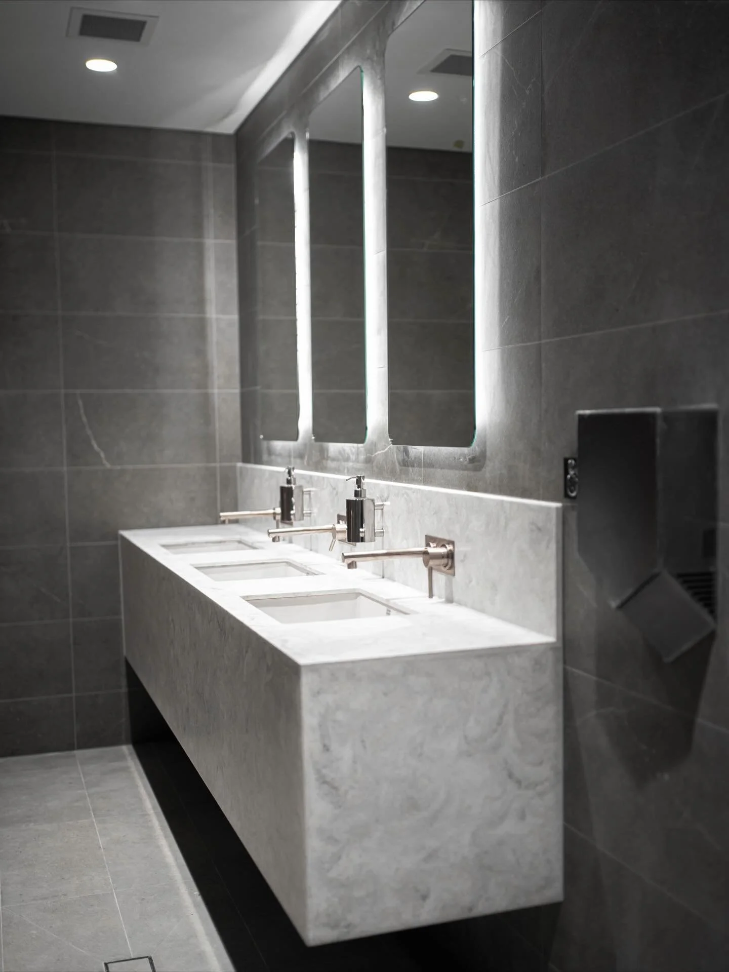 Vanity aura +1000 with this recent job we finished at warehouse office space for @jxbprojects. Really happy with the finished result!
.
.
#vanity #joinery #joinery #bathroom #stone #mirrors #install #work #job #sydney #woodwork