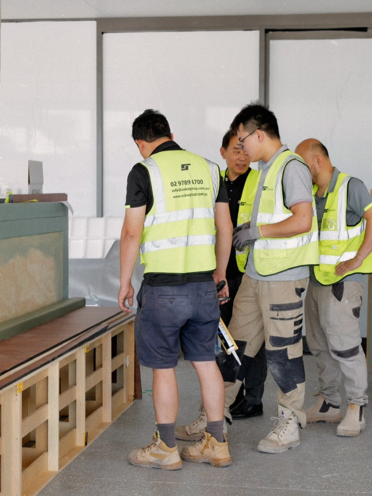 Retro Thursday vibes with the Oska team 📀
.
.
#onsite #joinery #joiner #team #retro