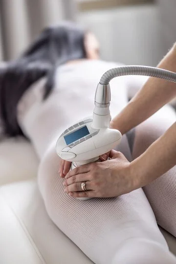 lymphatic massage professional performing a lymphatic drainage massage on a woman's legs and tummy, reduce stubborn cellulite and bloating, fluid and water retention