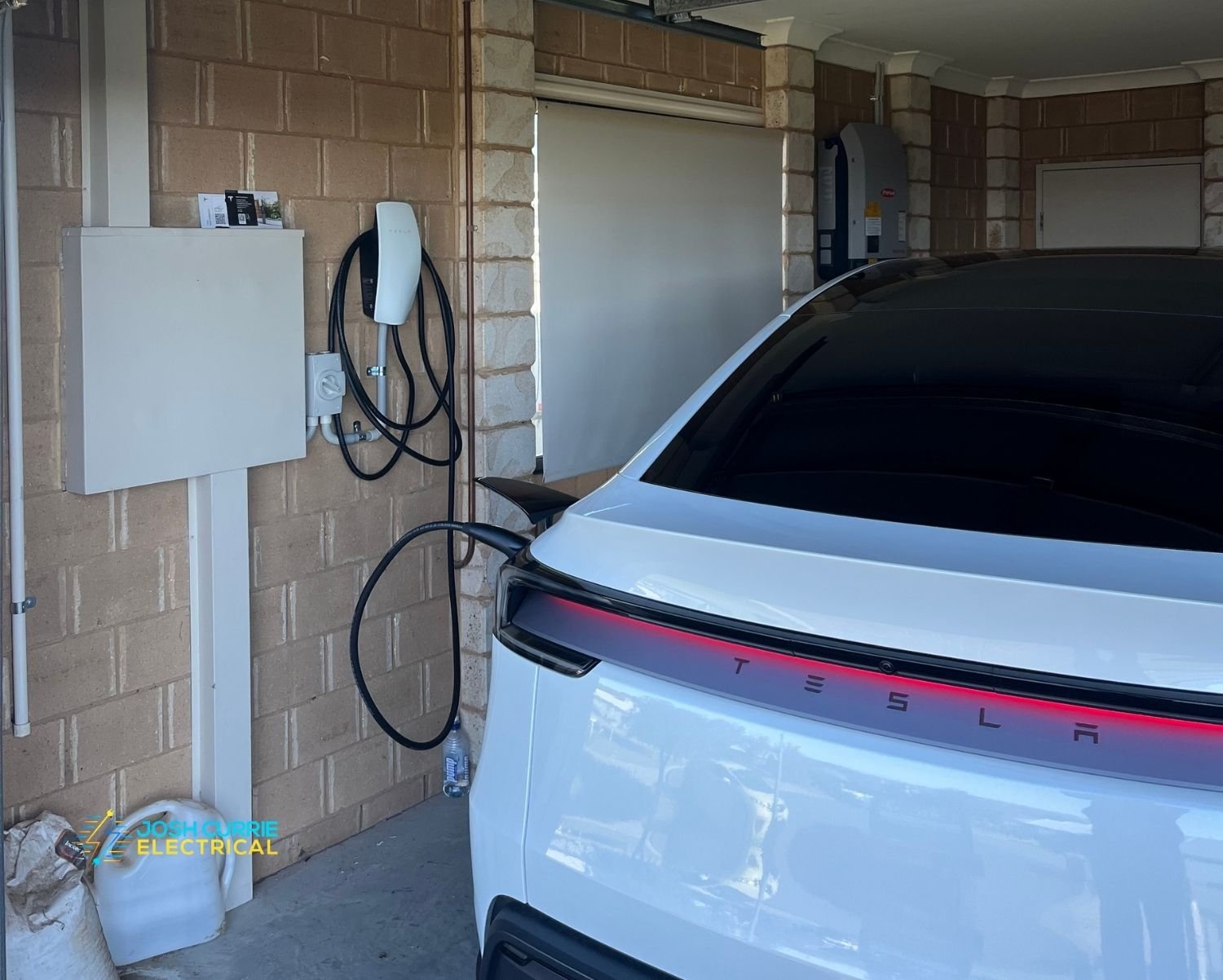 Josh Currie Electrical Wagga Ev chargers plugged in.jpg
