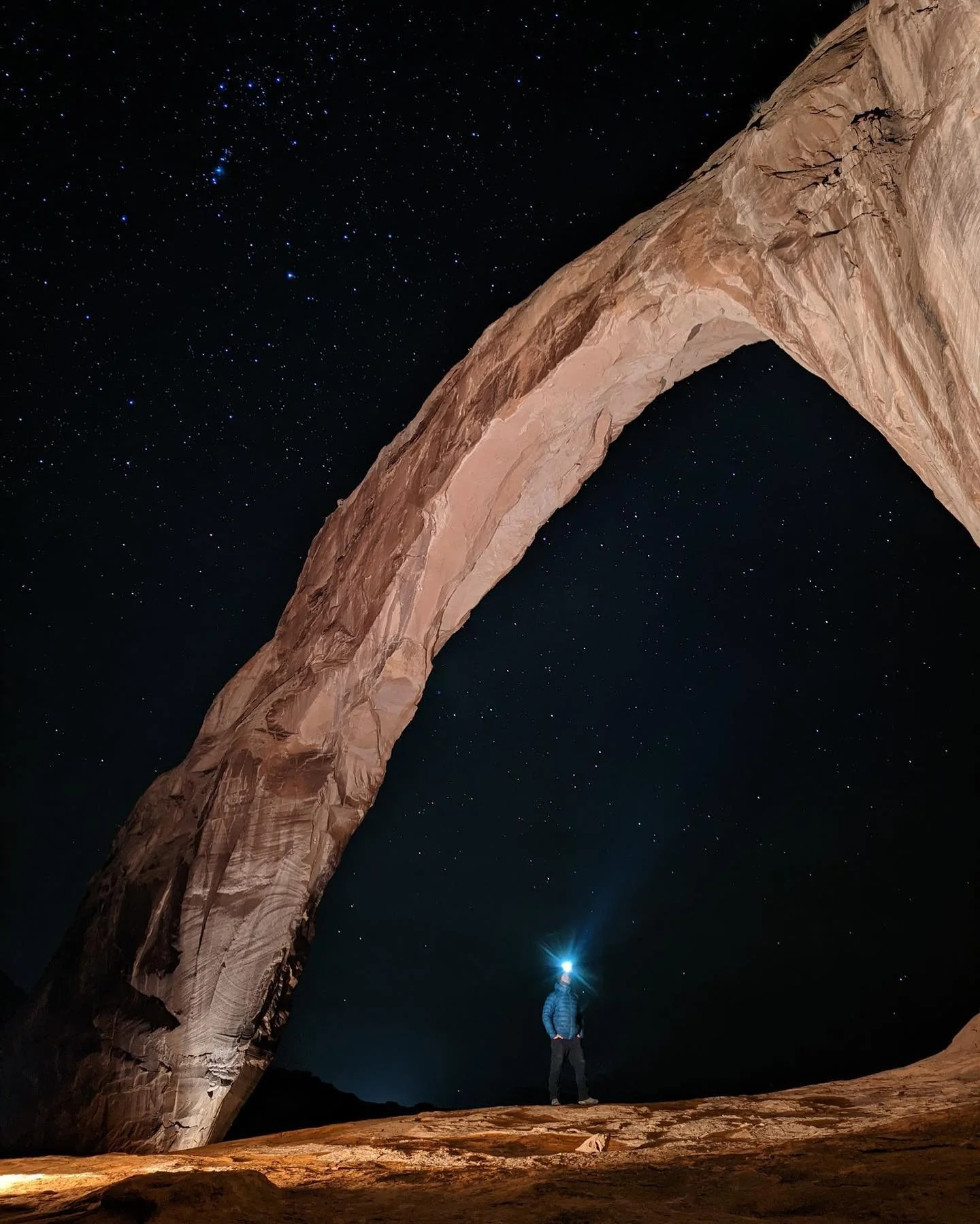 Lots of stars out in the desert.  Good to hang with @nicholas_wray and the #GooglePixel camera team to tell everyone about Pixel Astrophotography.  Always stoked to be up early in a very special place. 
Model: ME!  Photo: @nicholas_wray !!
#shotonp