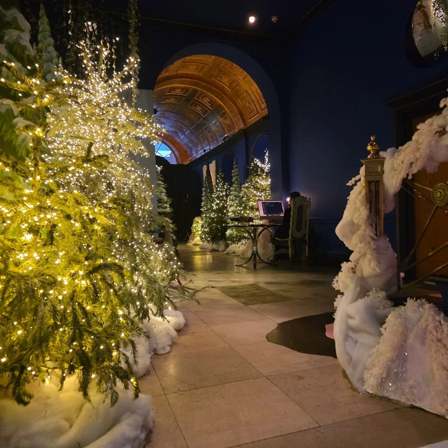 Last day in London. Time for another afternoon tea!
.
.
.
.
.
.
.
#instatravel #tenyears #travelbug #travelgram #travel #wanderlust #wonderful_places #anniversary #london #sketch #londoncalling #afternoontea