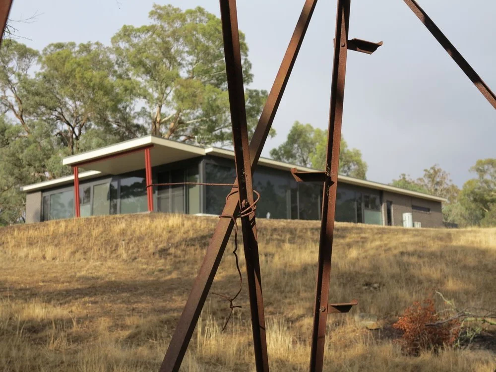 Modern+country+home+in+distance.jpg