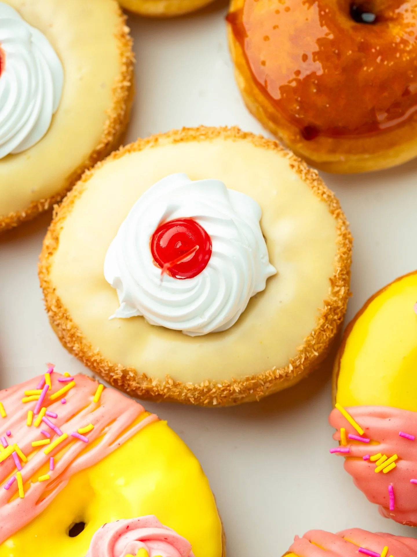 New Seasonals have dropped! 🥳 Say hello to Pi&ntilde;a Colada, Pink Lemonade, and Cr&egrave;me Br&ucirc;l&eacute;e 💛. 

Available now for a limited time.