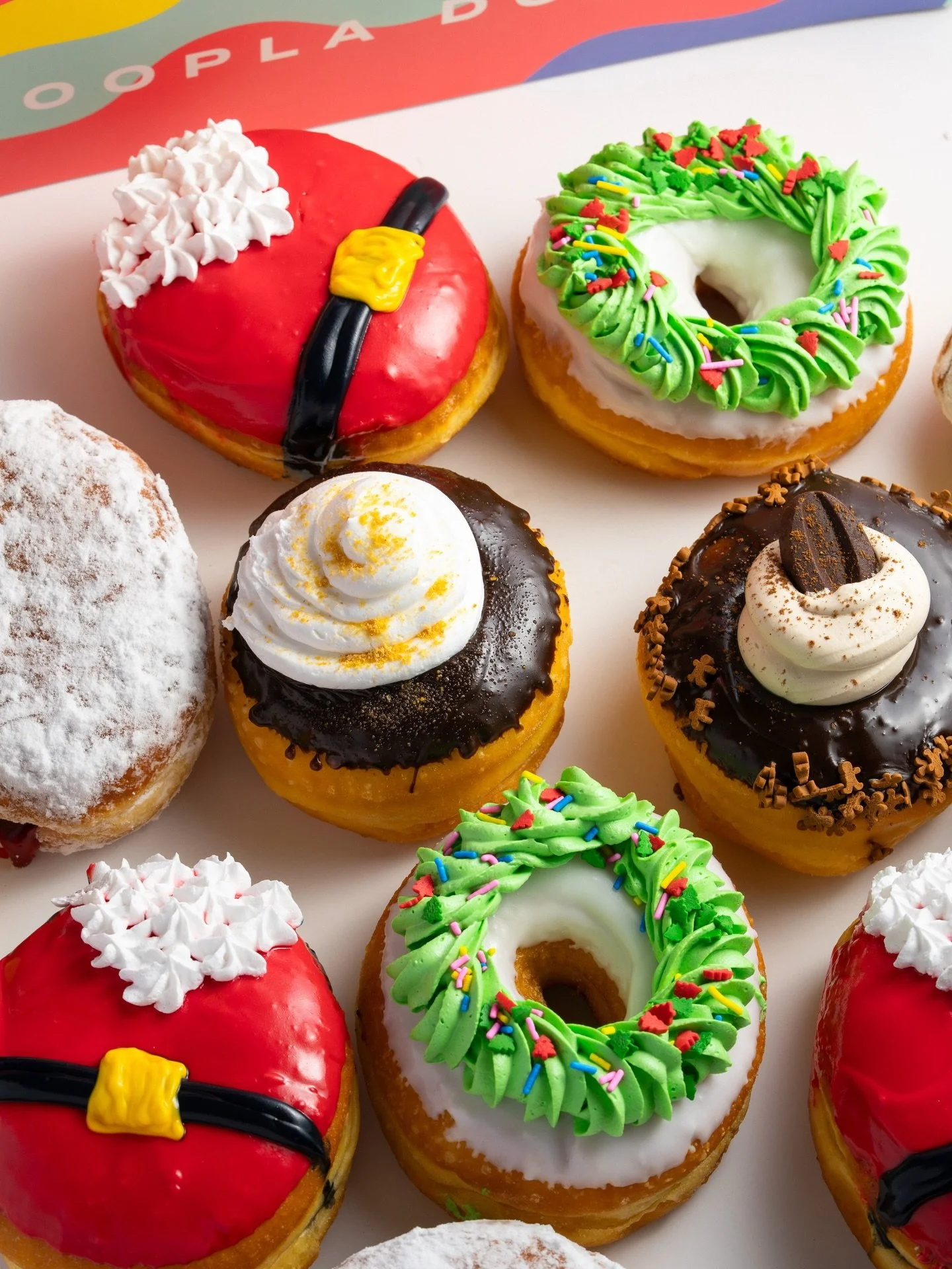 'Tis the season for festive treats! 🎄🍩. Our holiday donuts have arrived to the cafes and our website, with more on the way 😉. Visit hoopladonuts.ca to see what our little elves have been cooking up, and let us know which is your favourite festive 