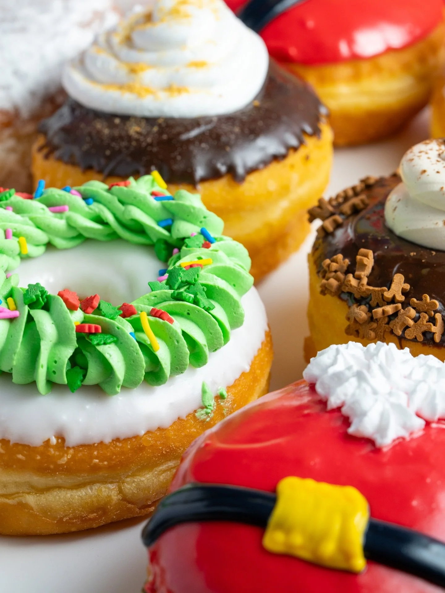 It's not too late to add a little more festive spirit to your dessert table this year! 🎅🏻🍩 Order online for delivery or pickup and ring in the big day with Hoopla 💛. 

Happy holidays from our family to yours 🎄🫶🏽