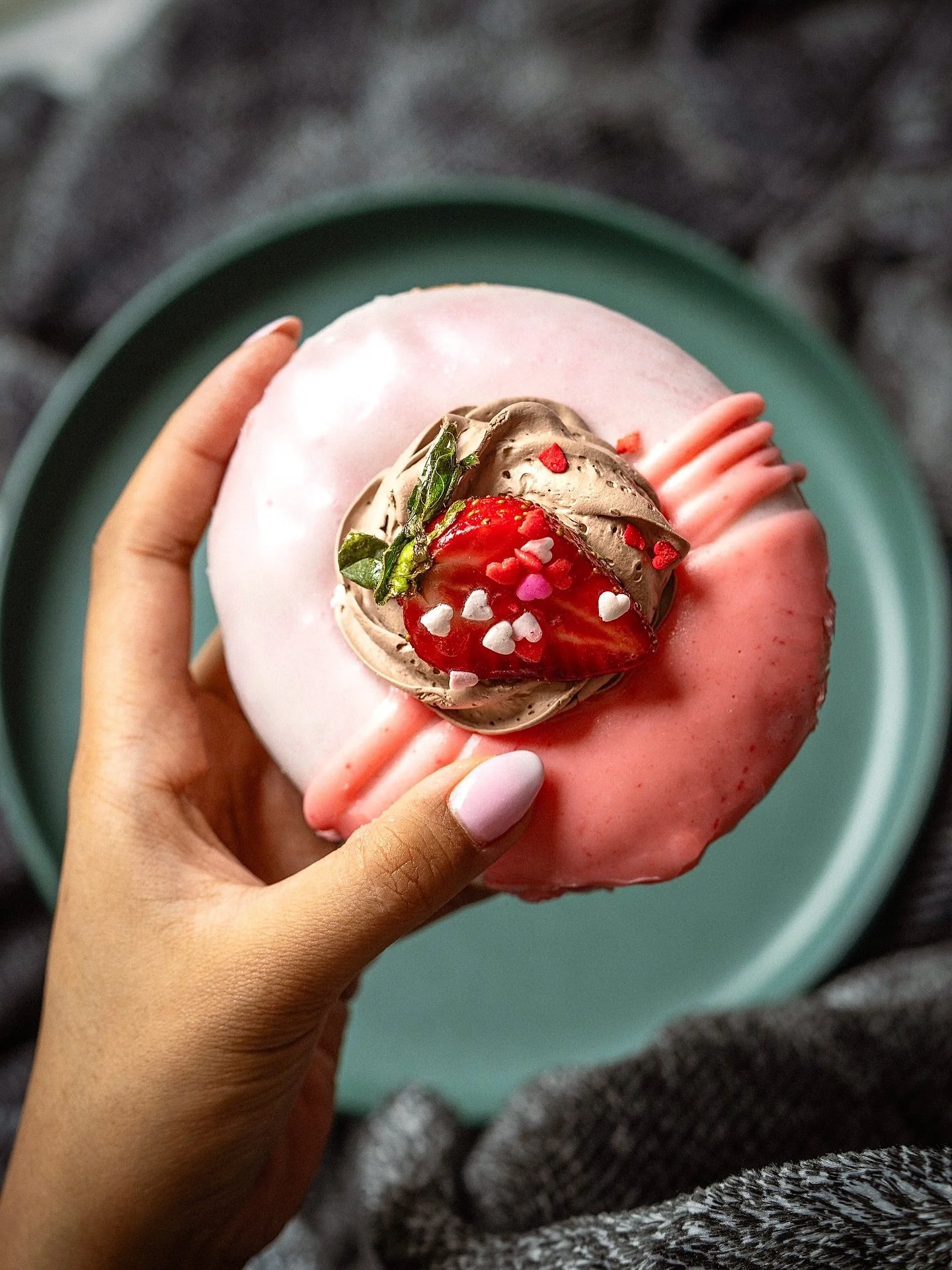 Today&rsquo;s the day! 💘 The Valentine&rsquo;s Chocolate Strawberry has landed, available now through Feb 15.
 Strawberries + chocolate whip inside, vanilla and strawberry glaze on top, finished with a fresh strawberry. 🍓🍫

Yes, there&rsquo;s a gl