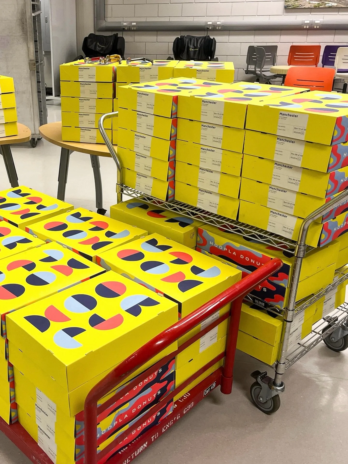 Planning a meeting, party, or big event?
Bring donuts. Lots of donuts. Hoopla offers catering for gatherings of all sizes 🥳💛