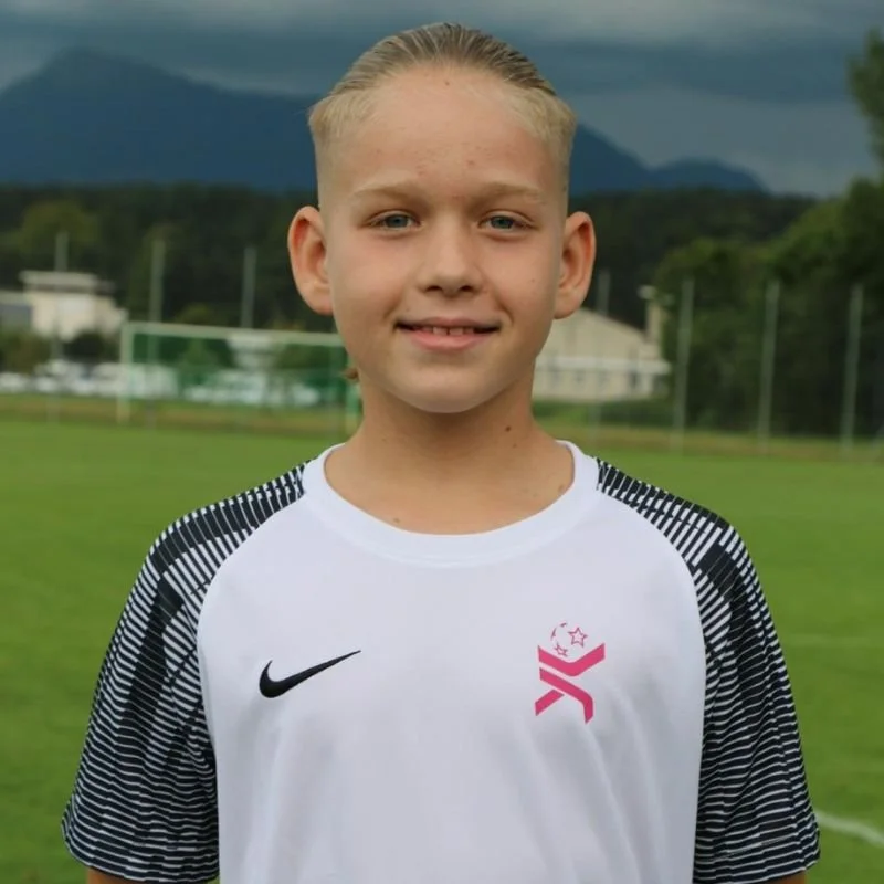 ESLA_Profilbild_Mittelfeldspieler_Damian_Radosavljevic