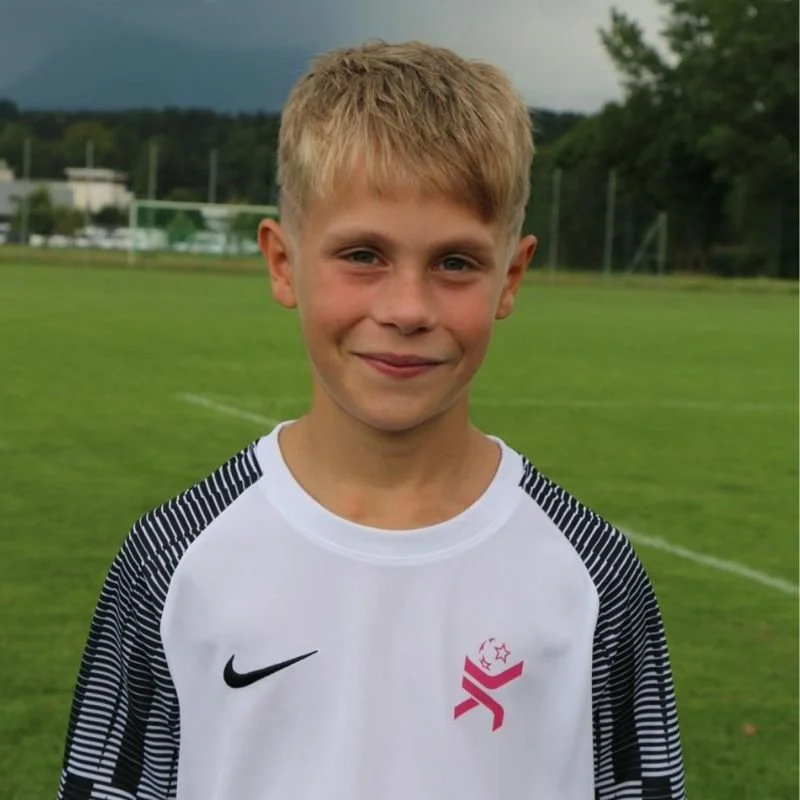 ESLA_Profilbild_Mittelfeldspieler_Phil_Räber