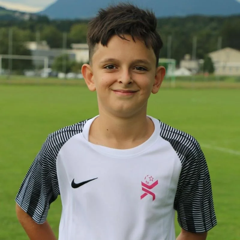 ESLA_Profilbild_Flügelspieler_Dion_Vogliqi