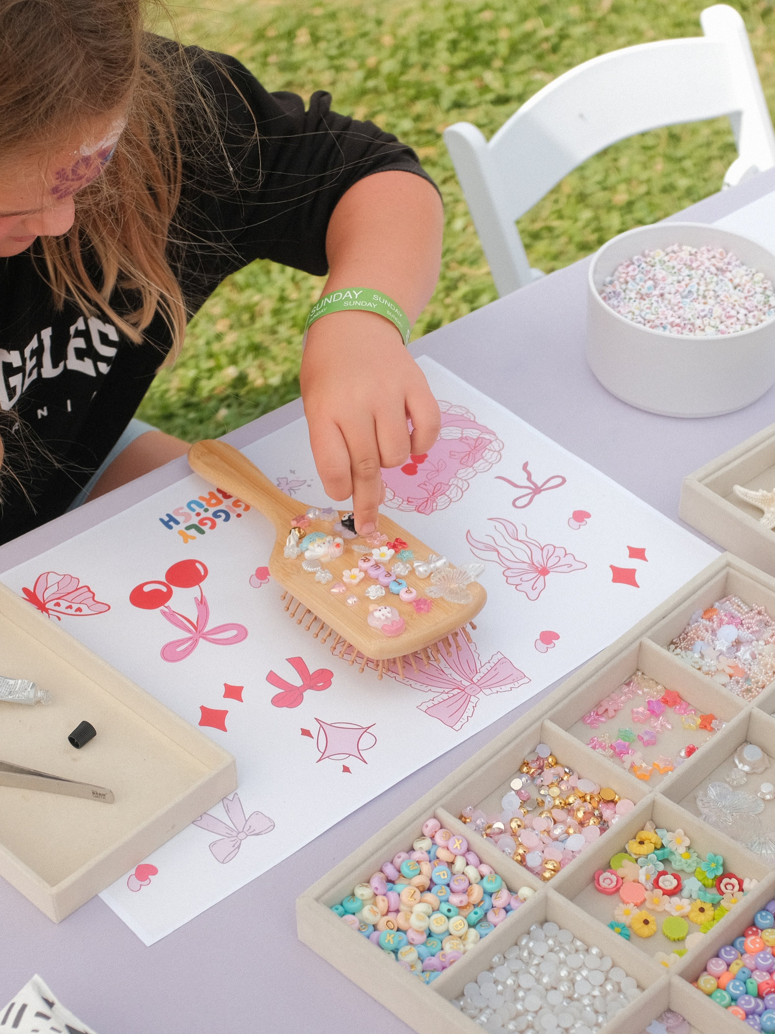 Fun energy all day long ✨💖

We had the best time at @greatbigfamilyplayday @socalmoms creating with so many sweet and creative kids! From decoden jewelry boxes to gem butterfly paintings, every table was filled with smiles, creativity, and so much f