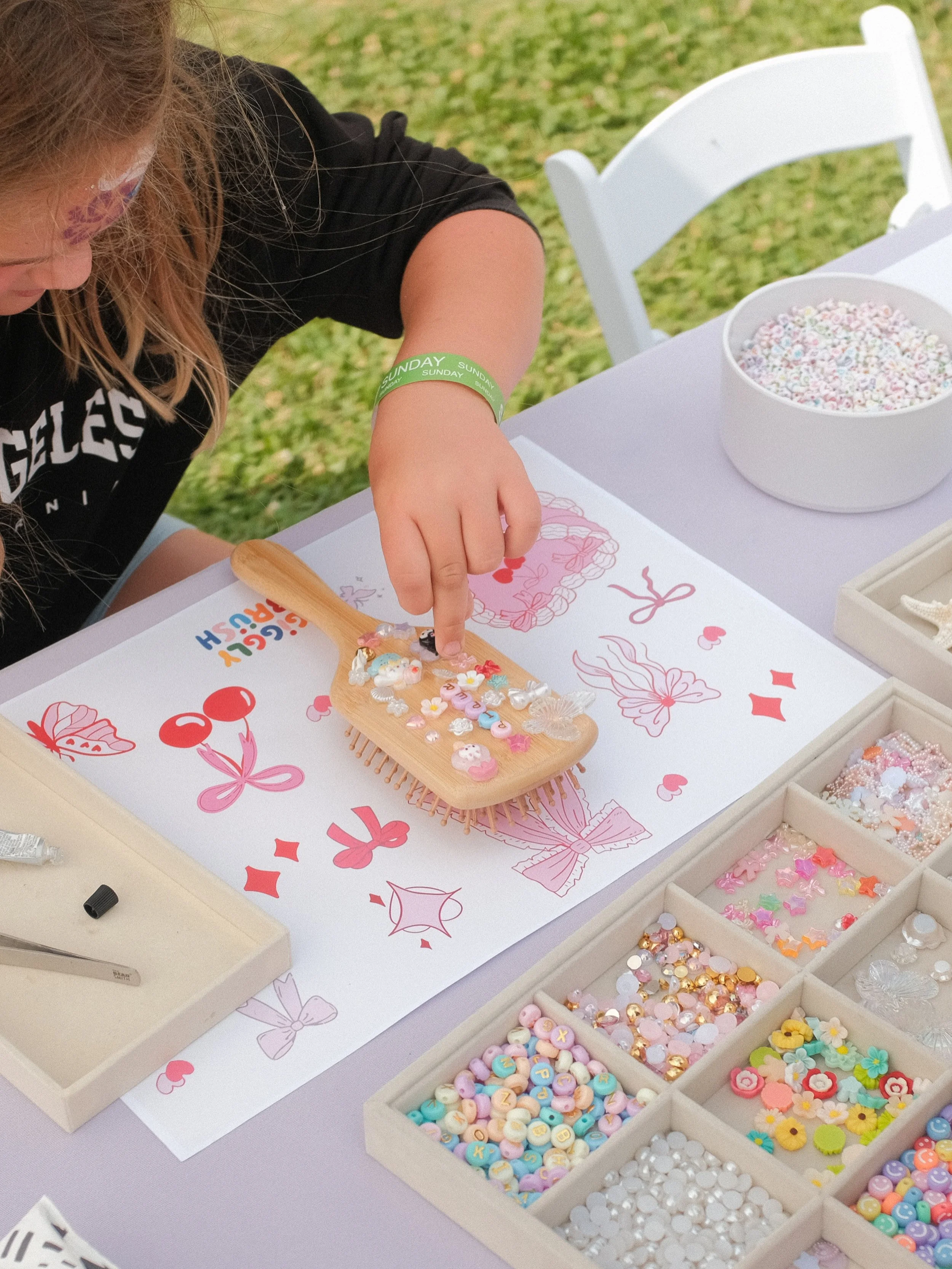Fun energy all day long ✨💖

We had the best time at @greatbigfamilyplayday @socalmoms creating with so many sweet and creative kids! From decoden jewelry boxes to gem butterfly paintings, every table was filled with smiles, creativity, and so much f