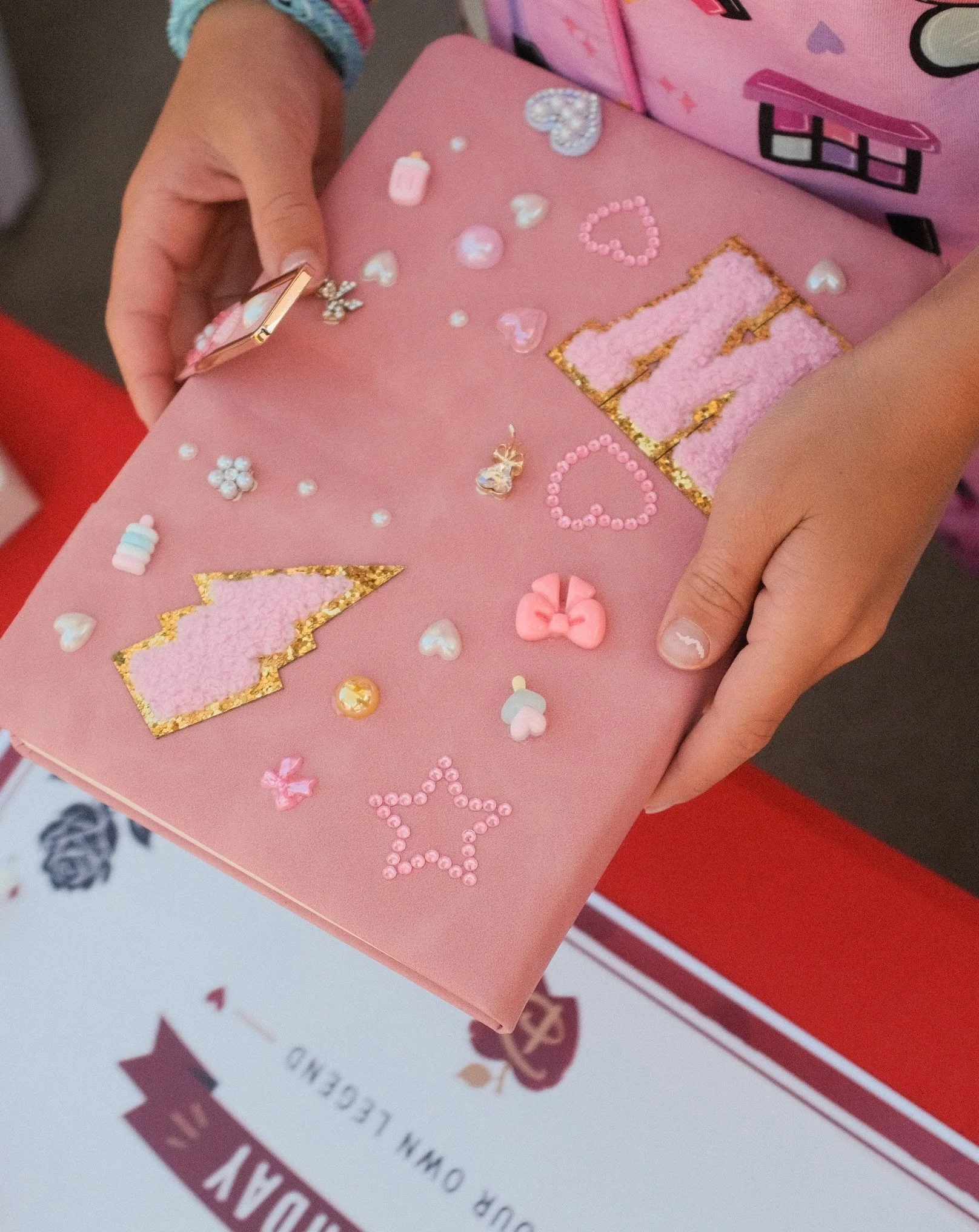 ✨ Create, read &amp; bloom with us this Sunday! 🌸📚

Join us at @dreamersmarkets for the cutest DIY diary + beaded pen decorating activity! Personalize your very own diary and pen while enjoying a full day of books, blooms &amp; community. 

📅 Sund