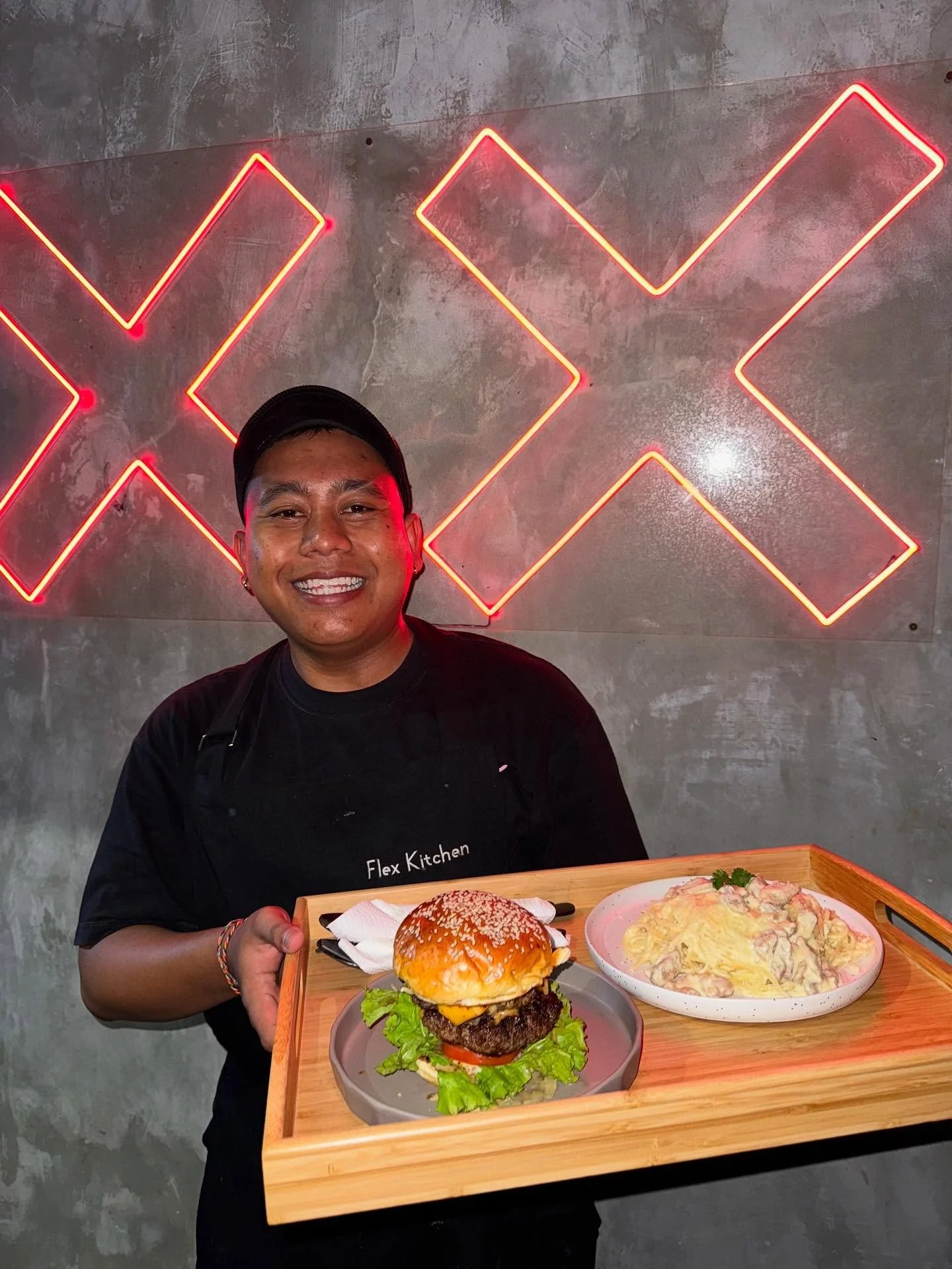 Serving good vibes &amp; even better food 🍽️💫
Meet the heart behind Flex Kitchen &amp; Living &mdash; our incredible team, passionate about flavor, freshness, and friendly faces. From our kitchen to your table, we&rsquo;re here to flex on every pla