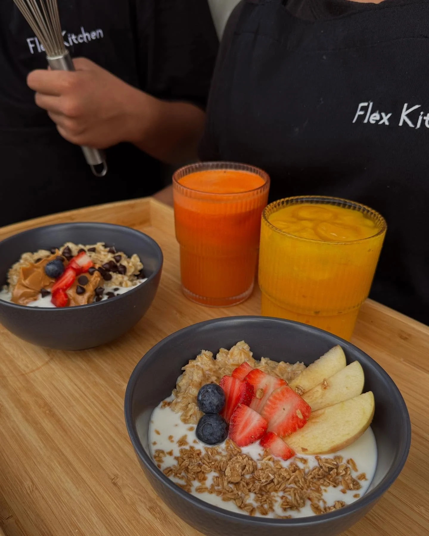✨Start your day the Flex way &mdash; Bali style 🌿
Creamy overnight oats &amp; fresh juice to fuel your morning in Canggu 🥕🥭☀️

#FlexKitchenAndLiving #CangguEats #BaliBreakfast #HealthyBali #OvernightOats #ColdPressedJuice #BaliVibes #CangguCafe #P