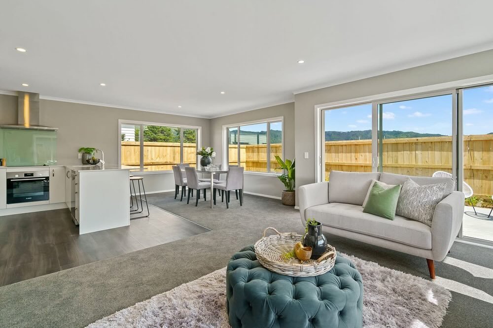 Prepped to sell Tip # 2

❗️Selling Soon? Read This First. ❗️

Clutter could be quietly slashing thousands off your home&rsquo;s sale price.
(Hint: Buyers won&rsquo;t fall in love with crowded spaces.)

💡 Pro Tip:
Rent a storage pod and remove 50% of