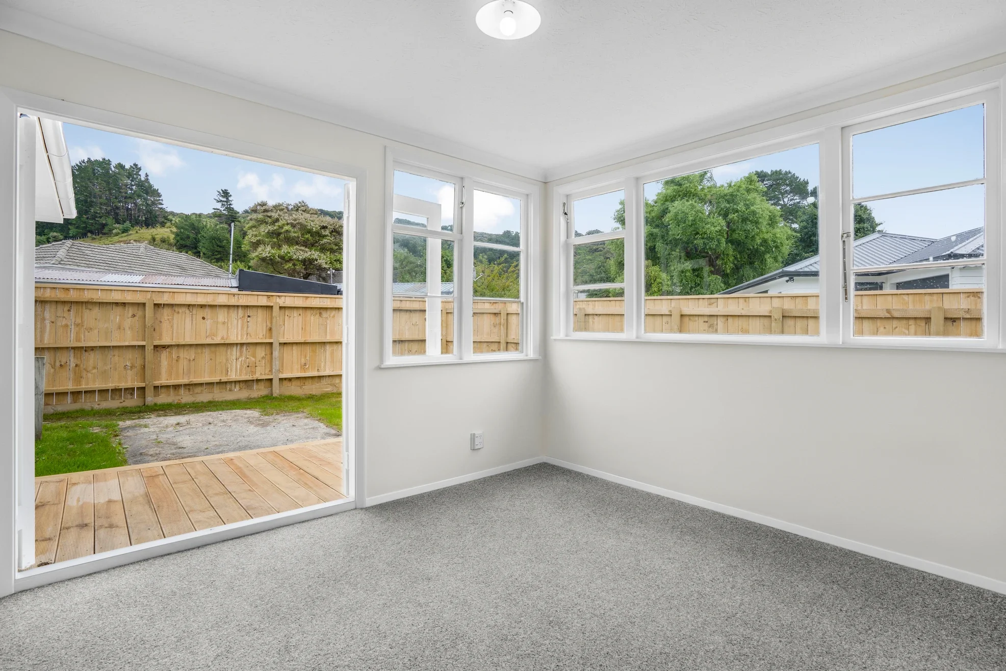 Fesh paint, new carpet, flipper renovation, fencing , deck