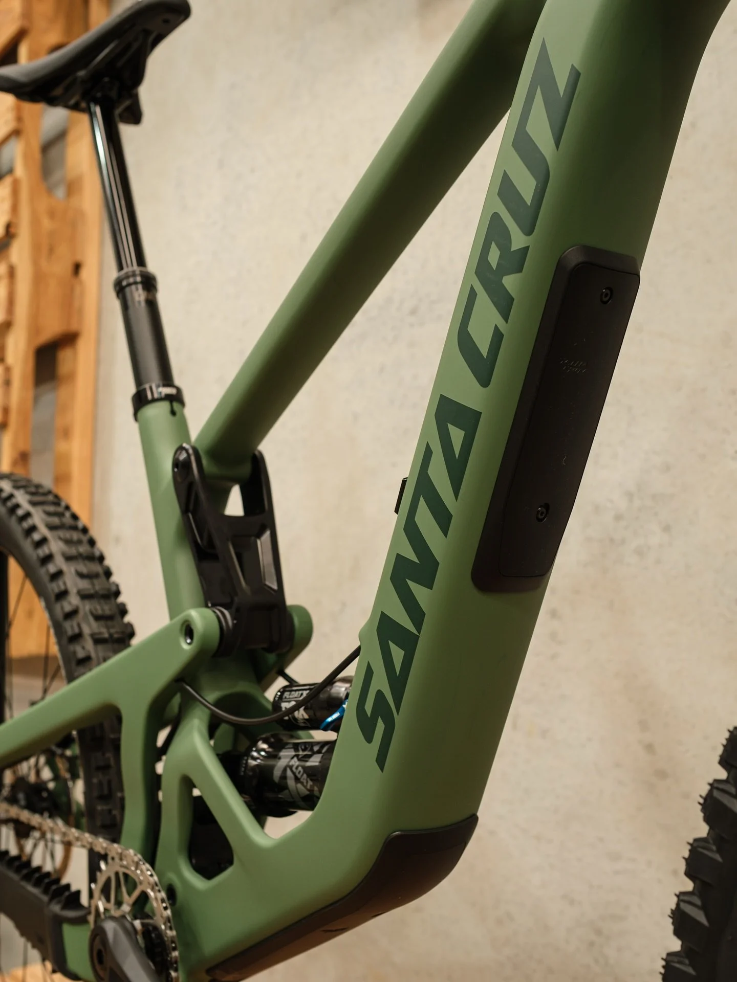 What do we have here??? This Medium Bronson 90 in the 2026 Matte Poblano Green colour way looks insane. 

New stock is a little limited at the moment so if you&rsquo;ve had your eye on a 2026 model we would recommend dropping by soon.

Build kit is i