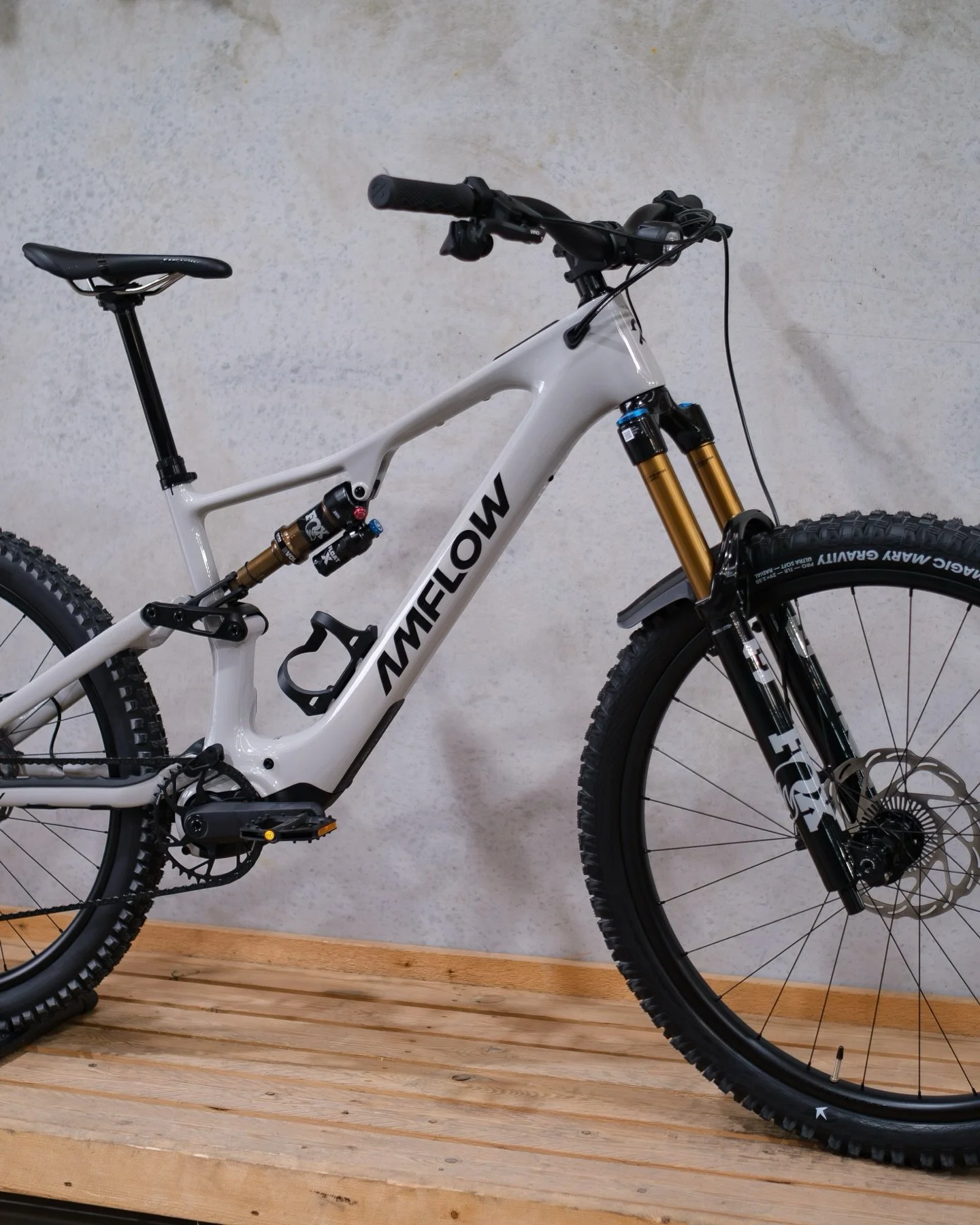 👀 look what&rsquo;s landing fresh in-store! All new @amflowbikes PX Carbon and PX Carbon Pro models.

With a big bump to power thanks to the new generation of DJI motor and some some neat upgrades to the frame design make this bike more capable stra