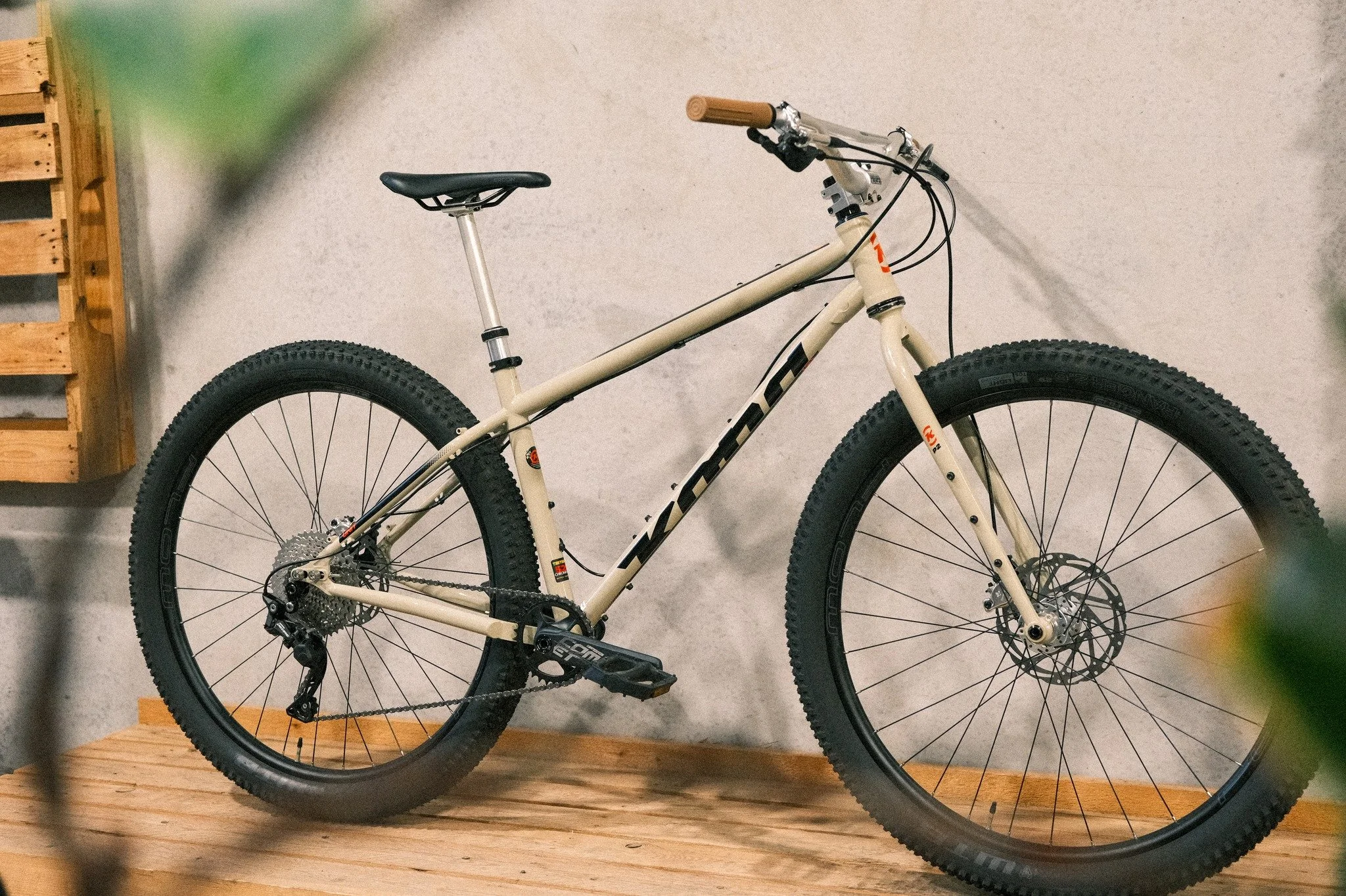 Pretty tasty Kona Unit build rolling through the store 👌

We added a few custom touches to turn this Unit into the ultimate big, playful pub runner &mdash; equally at home smashing local trails, cruising to work, or heading out for a weekend gravel 