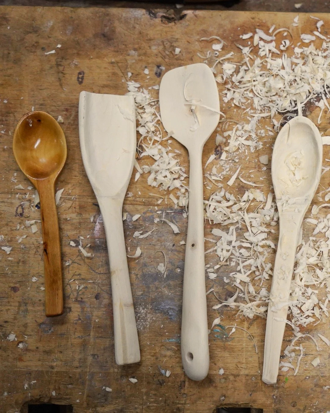 Ein kleiner R&uuml;ckblick in unseren L&ouml;ffelschnitz-Workshop vom vergangenen Samstag.

Rafael hatte f&uuml;r alle Teilnehmenden die Rohlinge vorbereitet. Dann suchte sich jede Person ein St&uuml;ck aus und los ging es mit dem Schnitzen.

&bdquo;