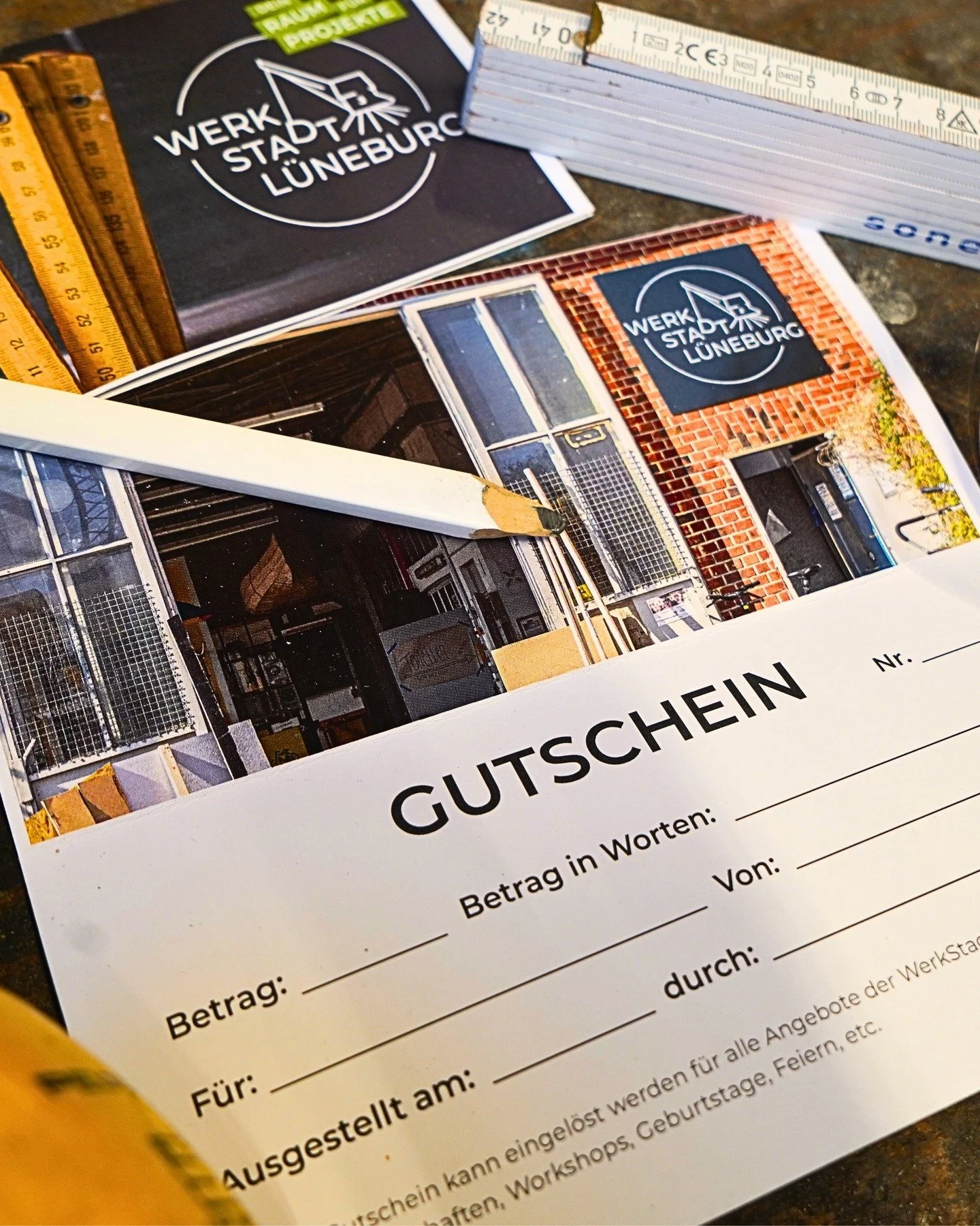 Du suchst ein Geschenk, das nicht in der Schublade landet?

Dann verschenke einen WerkStadt Gutschein und mach jemandem eine kleine Freude.

Der Beschenkte kann den Gutschein nutzen f&uuml;r:

- die Offene WerkStadt und damit unsere Werkzeuge vor Ort