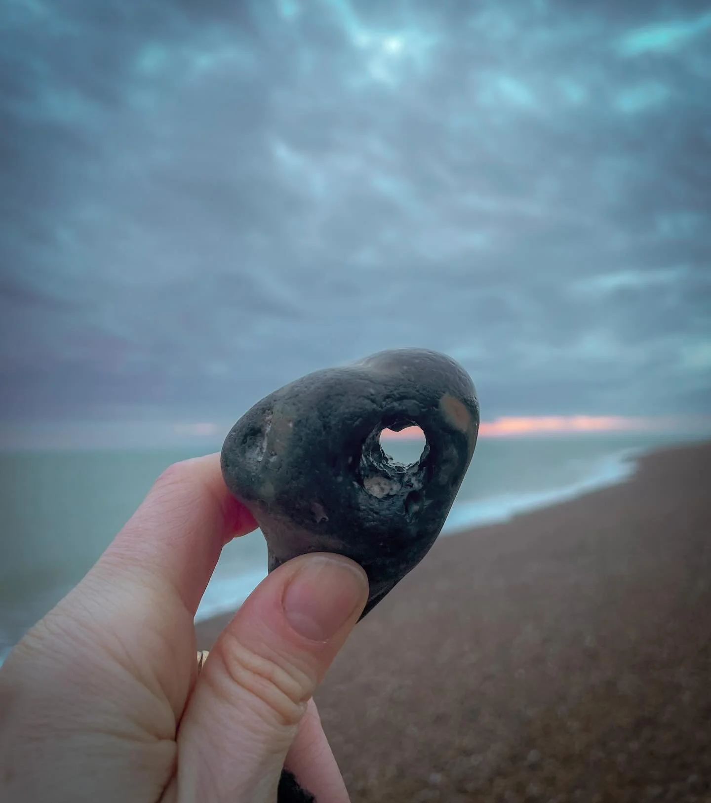 New moon blessings&hellip; a touch of heart shaped magic for you as we begin a new cycle. 

And a gentle reminder that the doors for ESSENCE close tonight. 💕

If you would like to craft your own Brand with my guidance, this 8 week journey begins tom