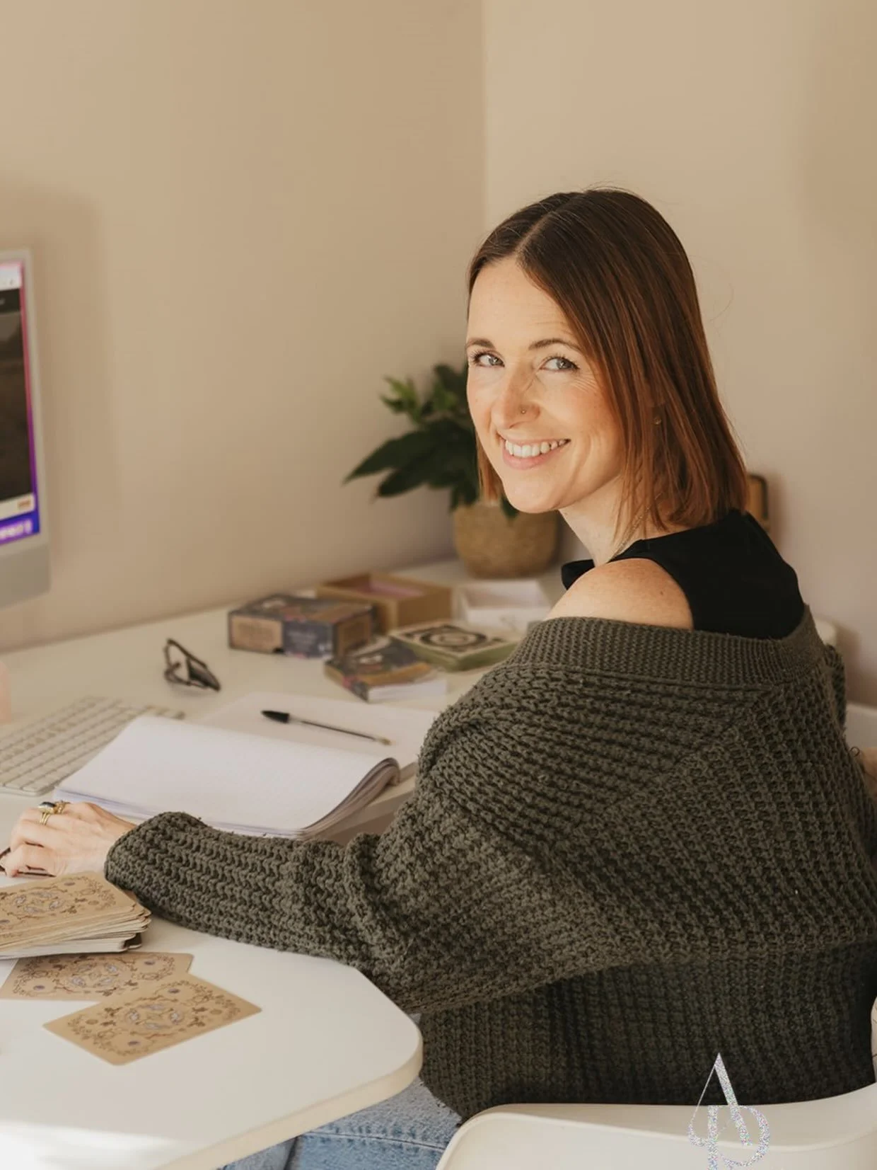 Exciting news&hellip; not only are my beautiful new images from @alicerose.space now in my hands ready to play with BUT for those of you who have been waiting for the next round of ESSENCE (my DIY group Branding journey) to launch&hellip; today is th