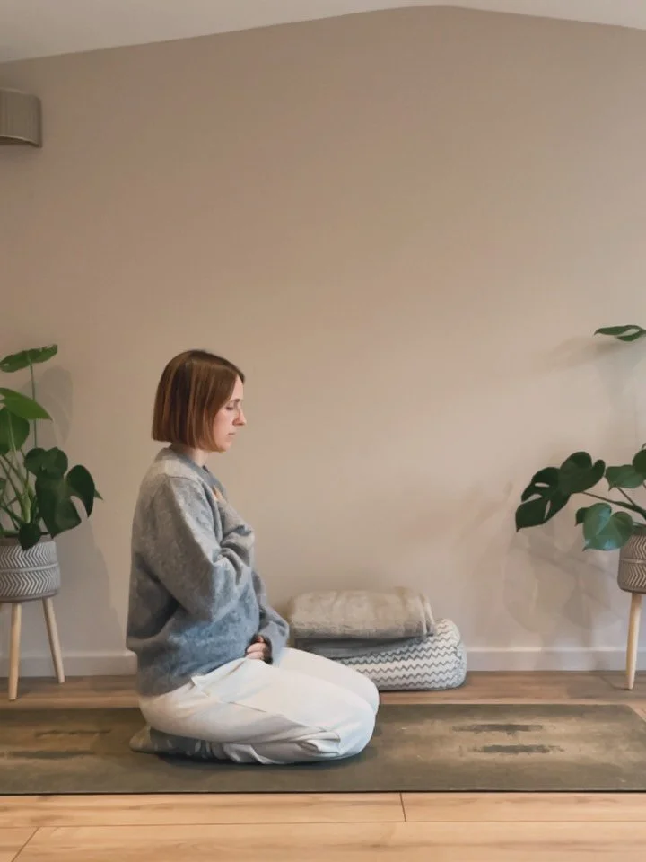 Something to play with over the weekend&hellip; this little Yin sequence that is one of my favourites for settling my energy, slowing down and going inwards. 

I always begin with a pause and a little wiggle to land&hellip; gather some cushions and b