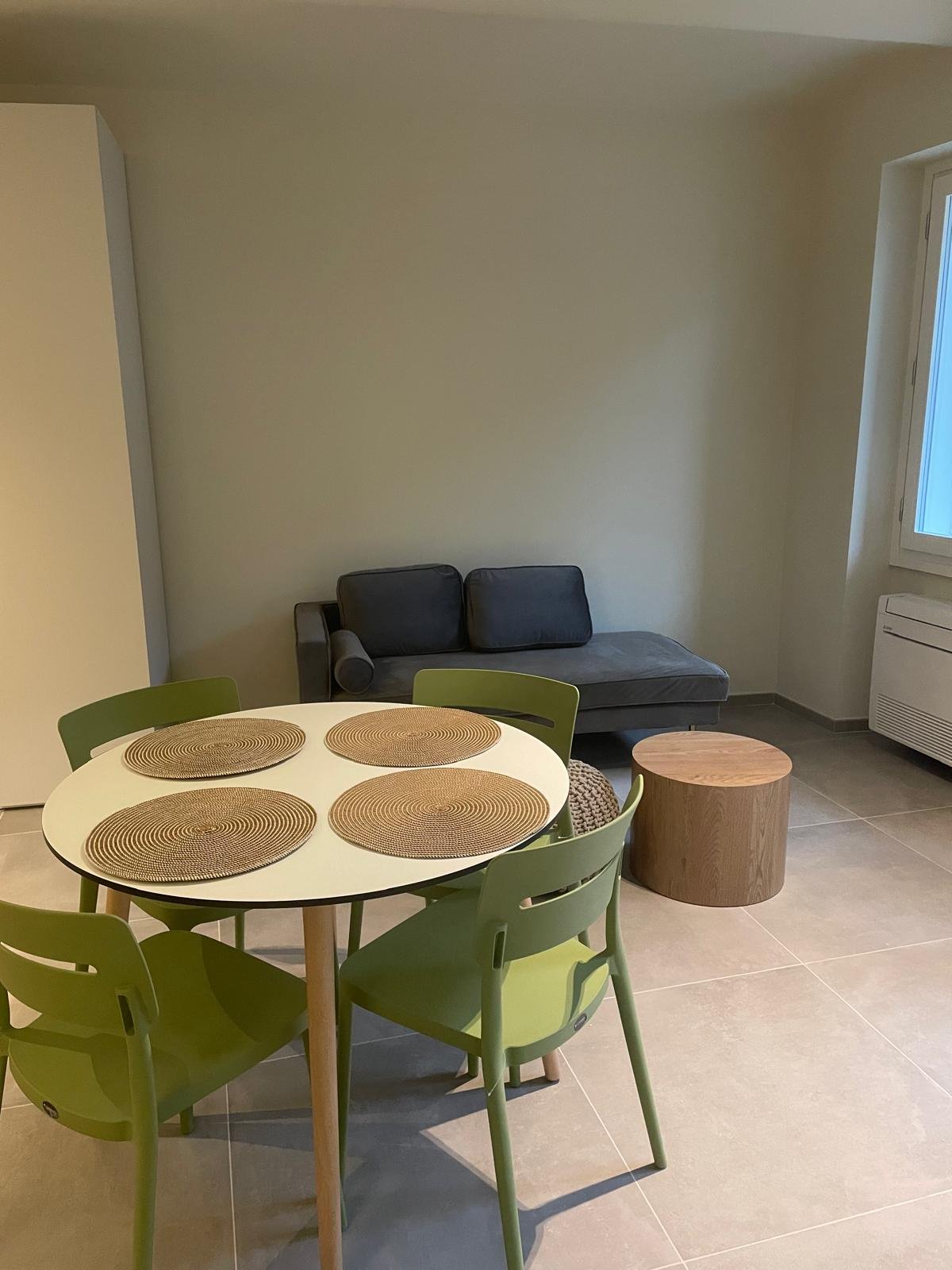 apt 1 bank tafel.jpg