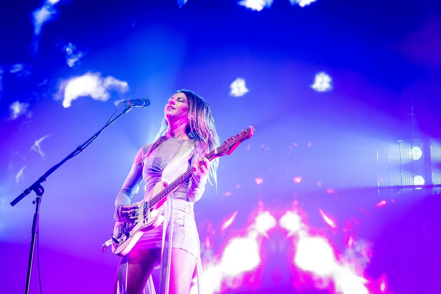 Belgium! 🇧🇪 tomorrow 31 oct: ShakelBox Waregem ! 
1 nov Caf&eacute; Caf&eacute; Hasselt ! last tickets available via our website 😍 ECHO Europe tour is 🚀 🚀 🚀 
www.mybabywashere.com

foto: @peterlodder 
@cafecafehasselt @peterverstraelenagency