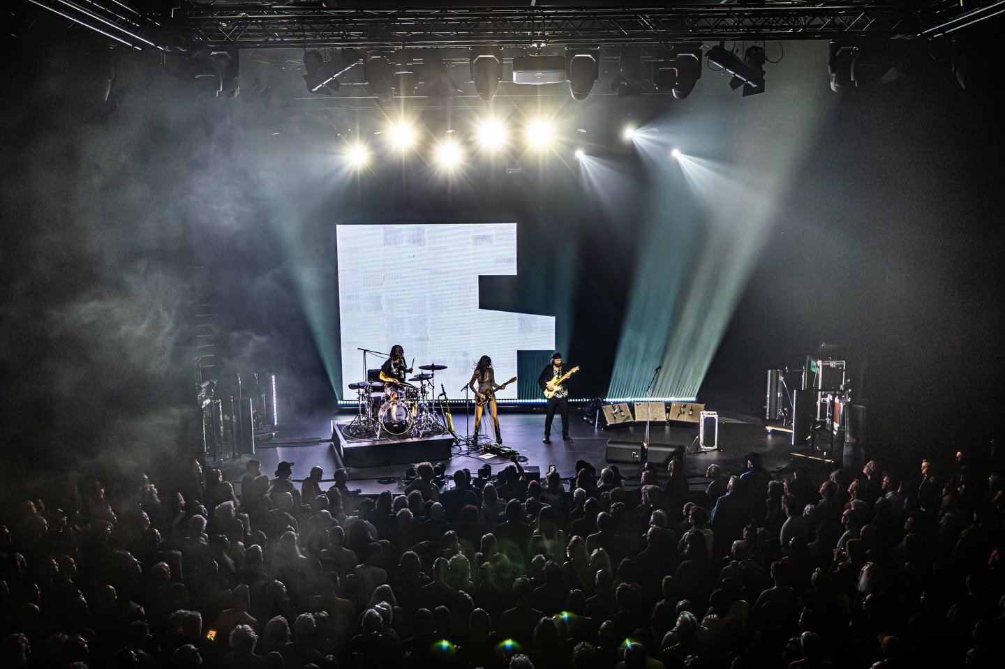 ((ECHO))))) feels sooo good playing these special visual shows for you !! Still 6 to go with supports of @shobsymusic &amp; @kindhumankindhuman 🤩🥰 
@patronaathaerlem up next !! 

Still some tickets for some of the shows !
📸 by @peterlodder