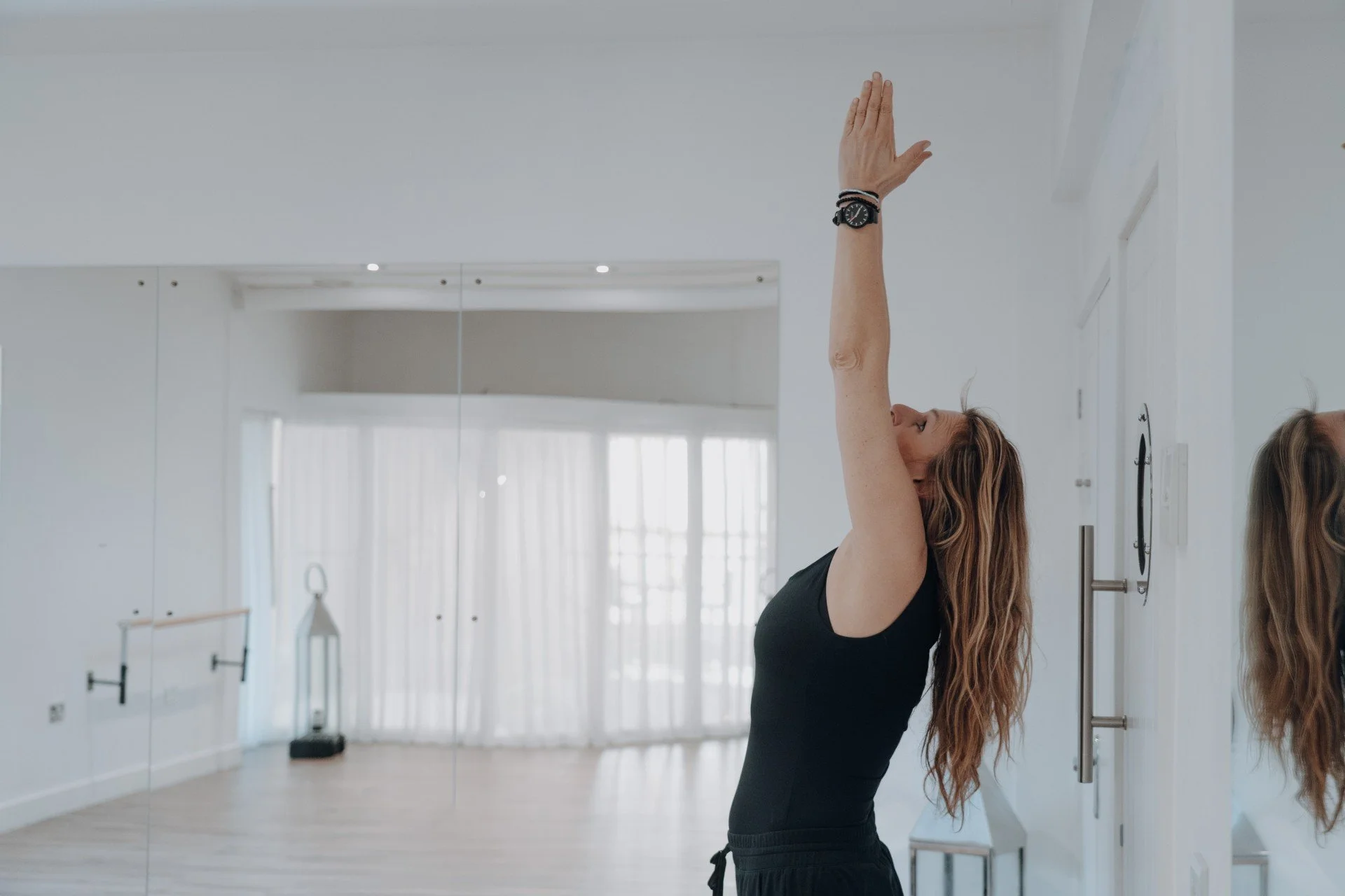 Tara Dakin, Somatic , Nervous system and Emotional Regulation Psychologist and movement therapist.  Tara Dakin is the author of 'Self, The Journey of You', Tara works with clients 1:1, and trains others to deliver somatic, nervous system practice .
