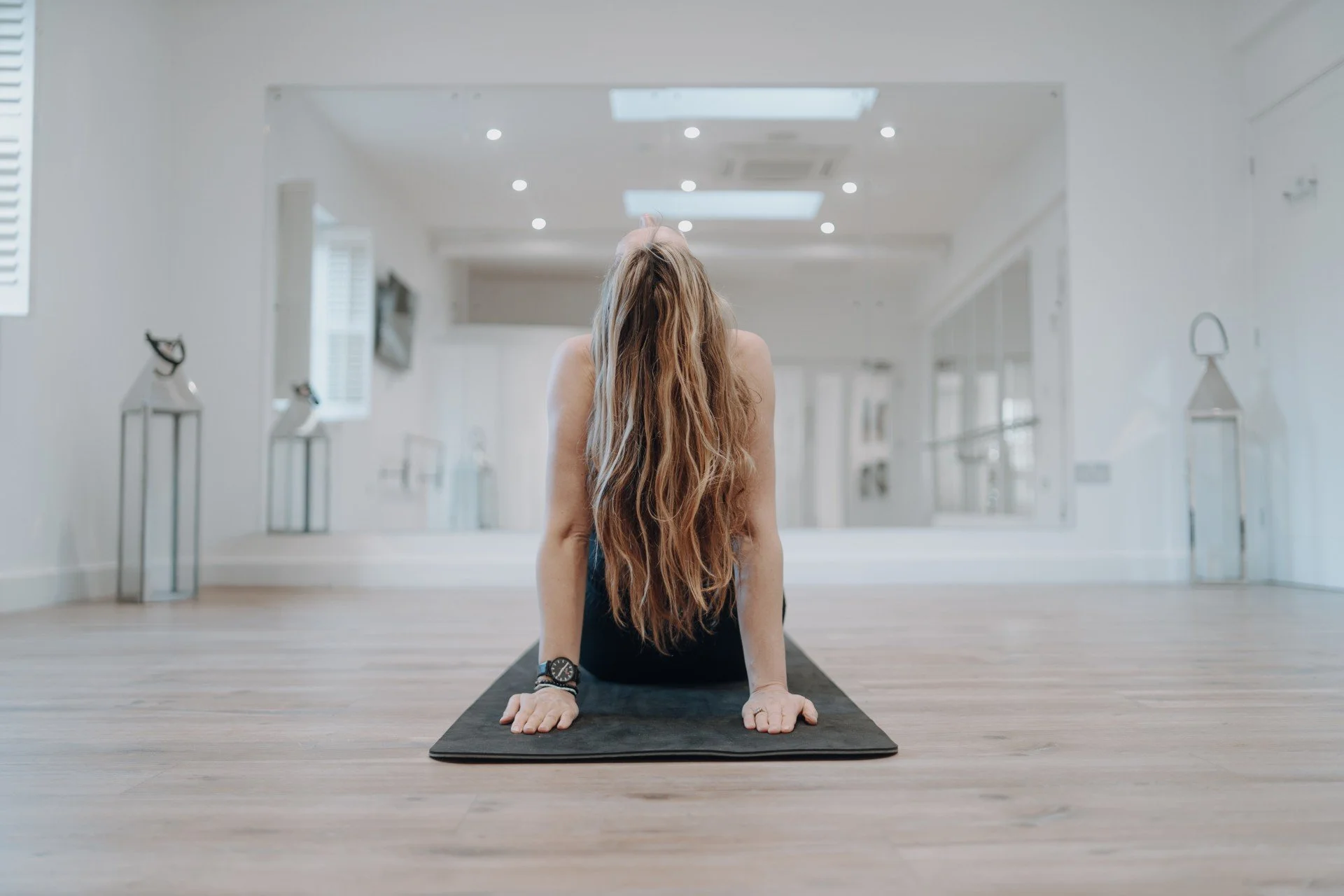 Tara Dakin, Somatic , Nervous system and Emotional Regulation Psychologist and movement therapist.  Tara Dakin is the author of 'Self, The Journey of You', Tara works with clients 1:1, and trains others to deliver somatic, nervous system practice .