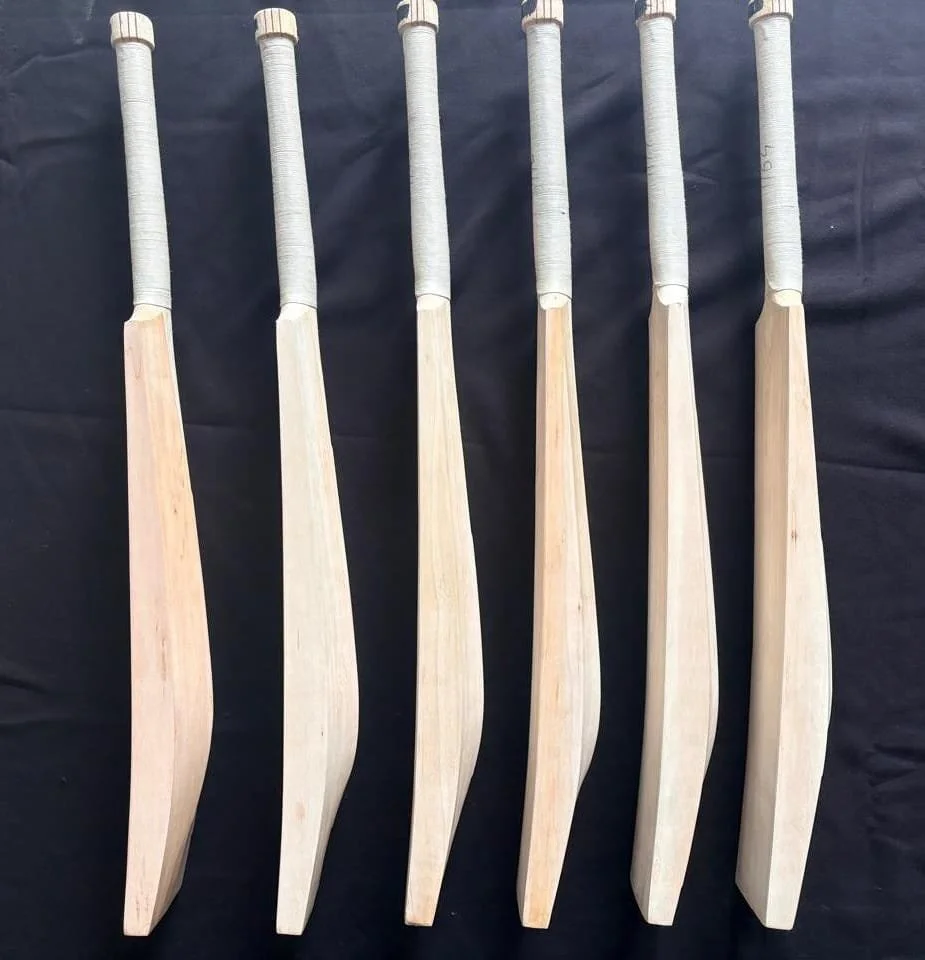 U-Neek Cricket Bat - Spineless