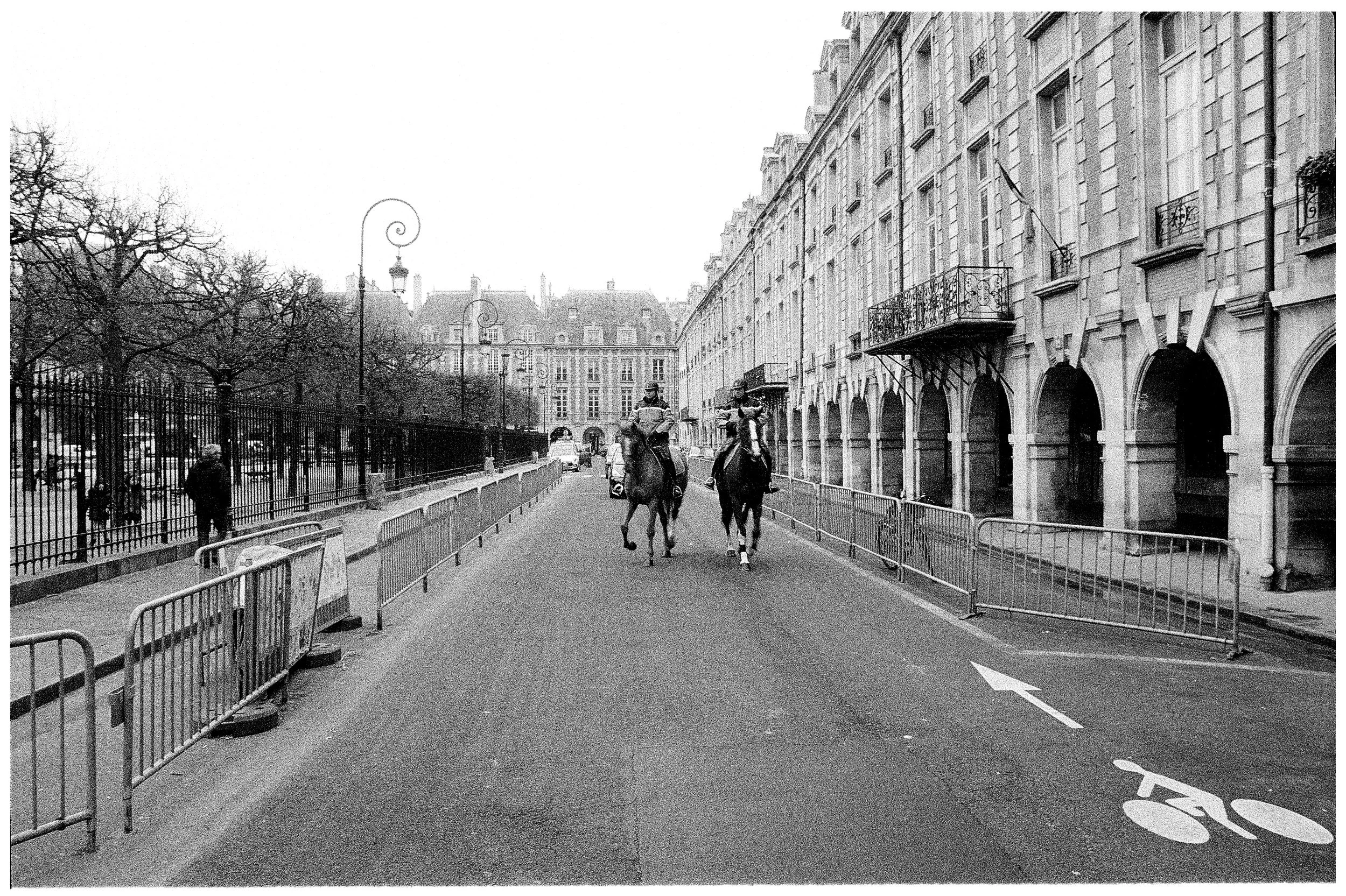 Police, Place de Voges, Paris, 2017