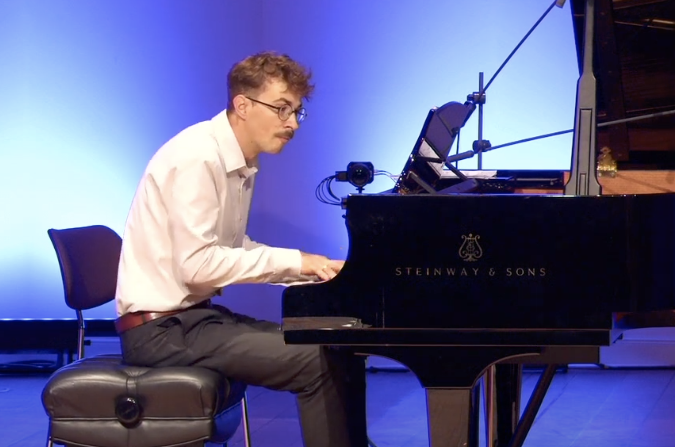 Anna Sophia Theil and Martijn van Sas: Aufträge - R. Schumann