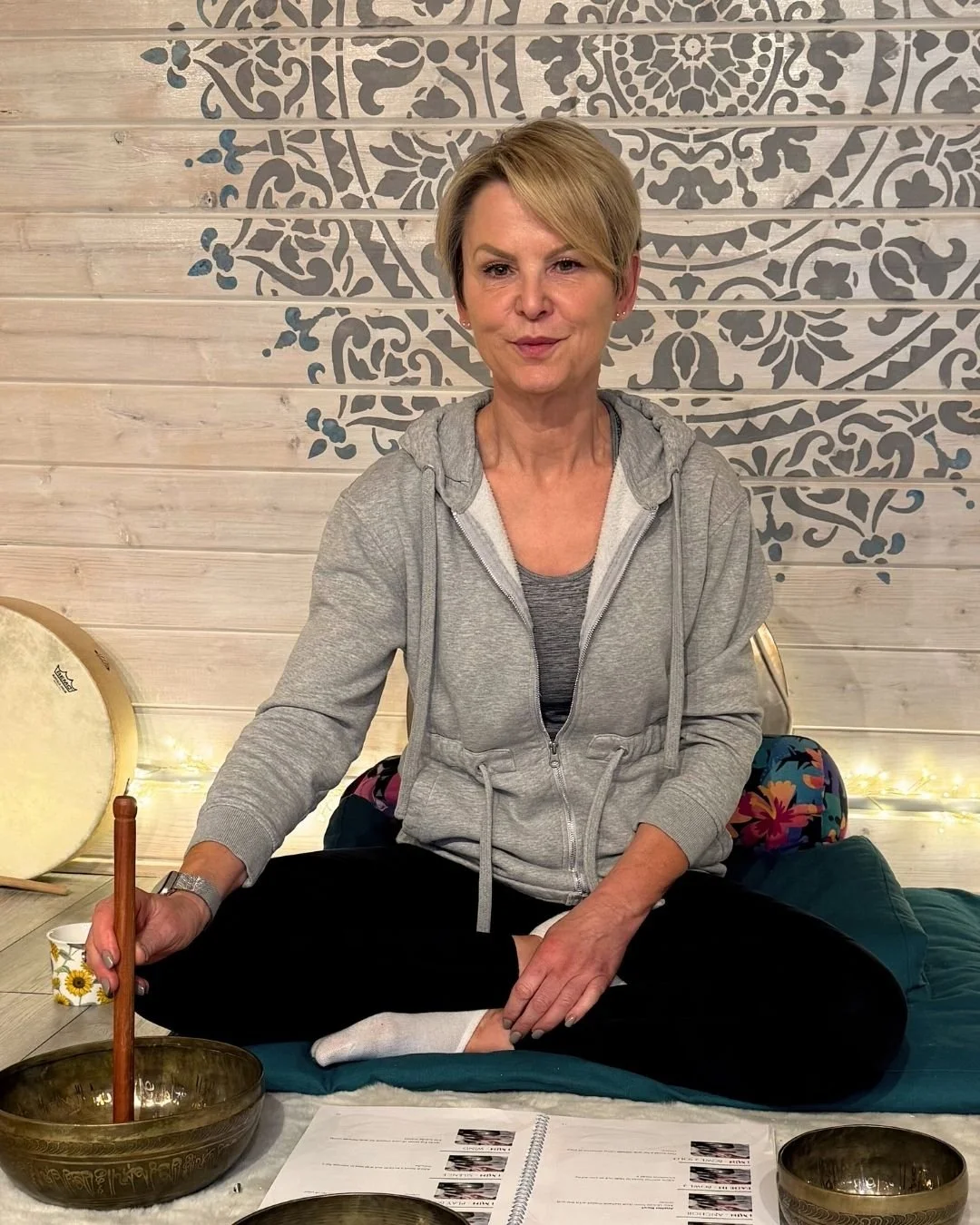 Jayne Evans | Sound Bath | Yoga Teacher | Corporate Wellness | Community | Care Homes | Health Spa