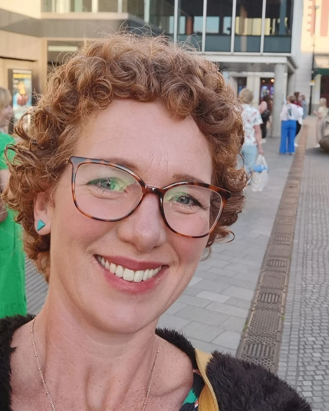 Heidi Heslop | Vibroacoustic Massage | Movement Classes | 1;1 Sound Therapy sessions