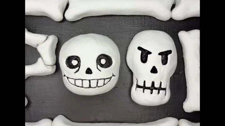 Happy Halloween! Swipe for Sp💀💀py progress &gt;&gt;

My friends know that I obnoxiously love this old meme of a Halloween sign misspelled as &quot;spoopy&quot; and have longed to own one for years. I was talking about it yet again about 2 weeks ago