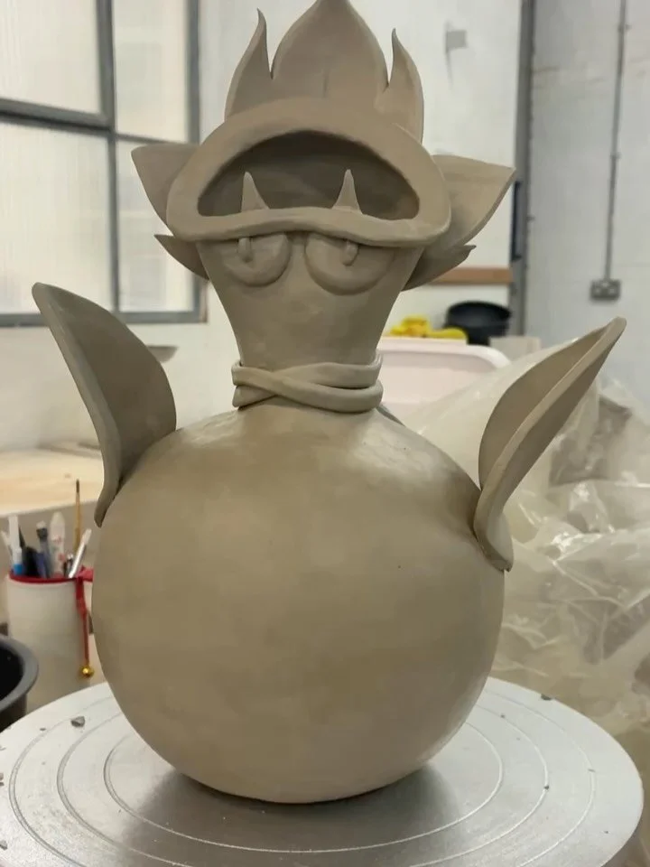 A prototype of sorts I've been working on this week, can you guess the inspiration? 👀

#ceramicart #handbuiltceramics #ceramicvase #monsterart