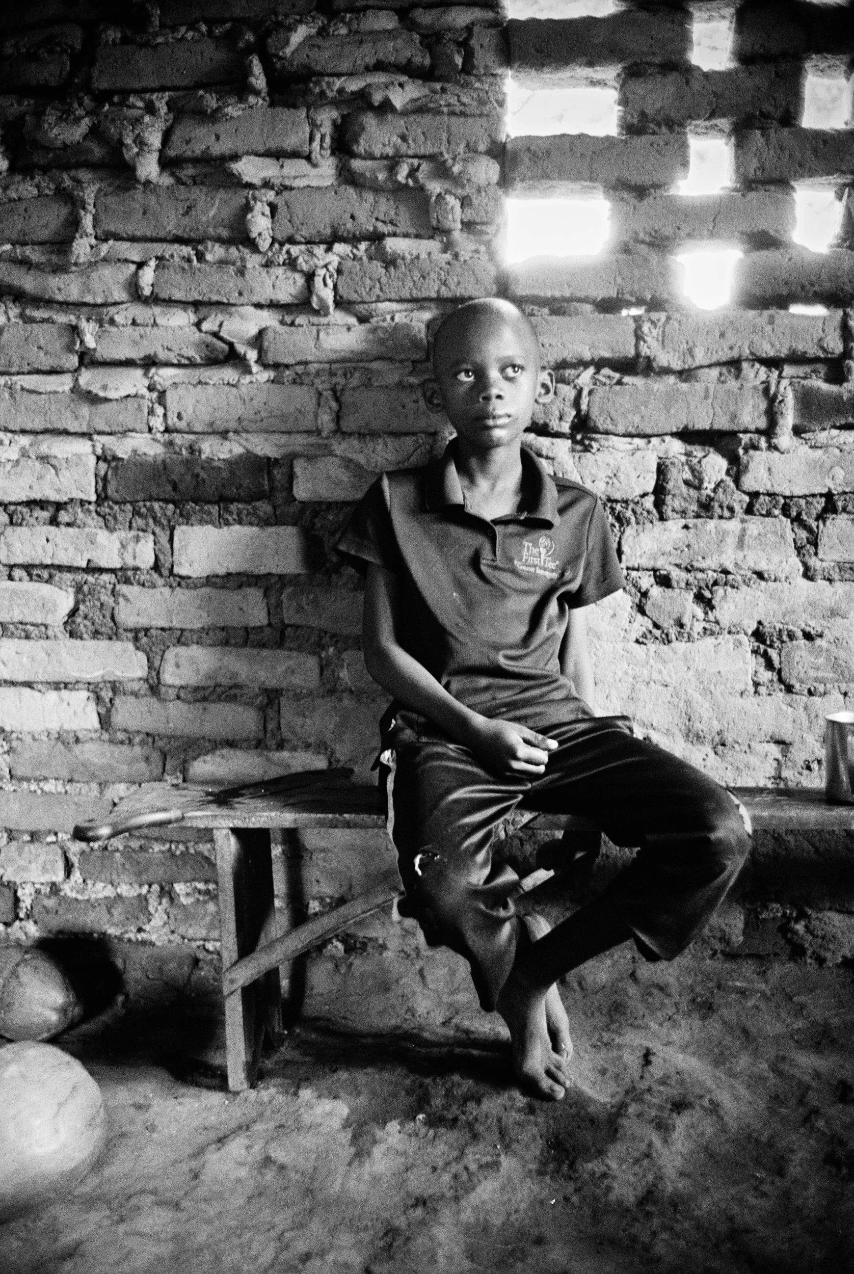 Ein Junge in seinem Elternhaus in Michungwani.