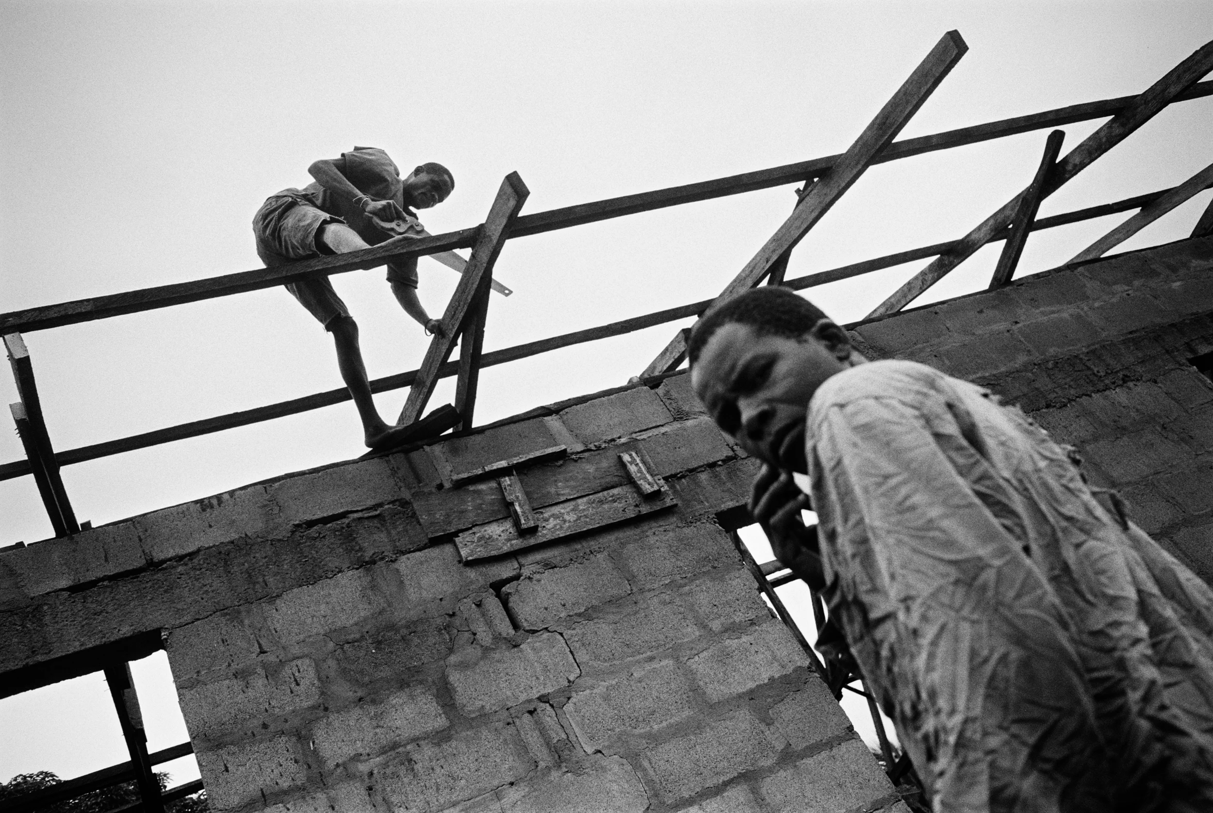 Der Dachstuhl. Die Grundschule in Michungwani.