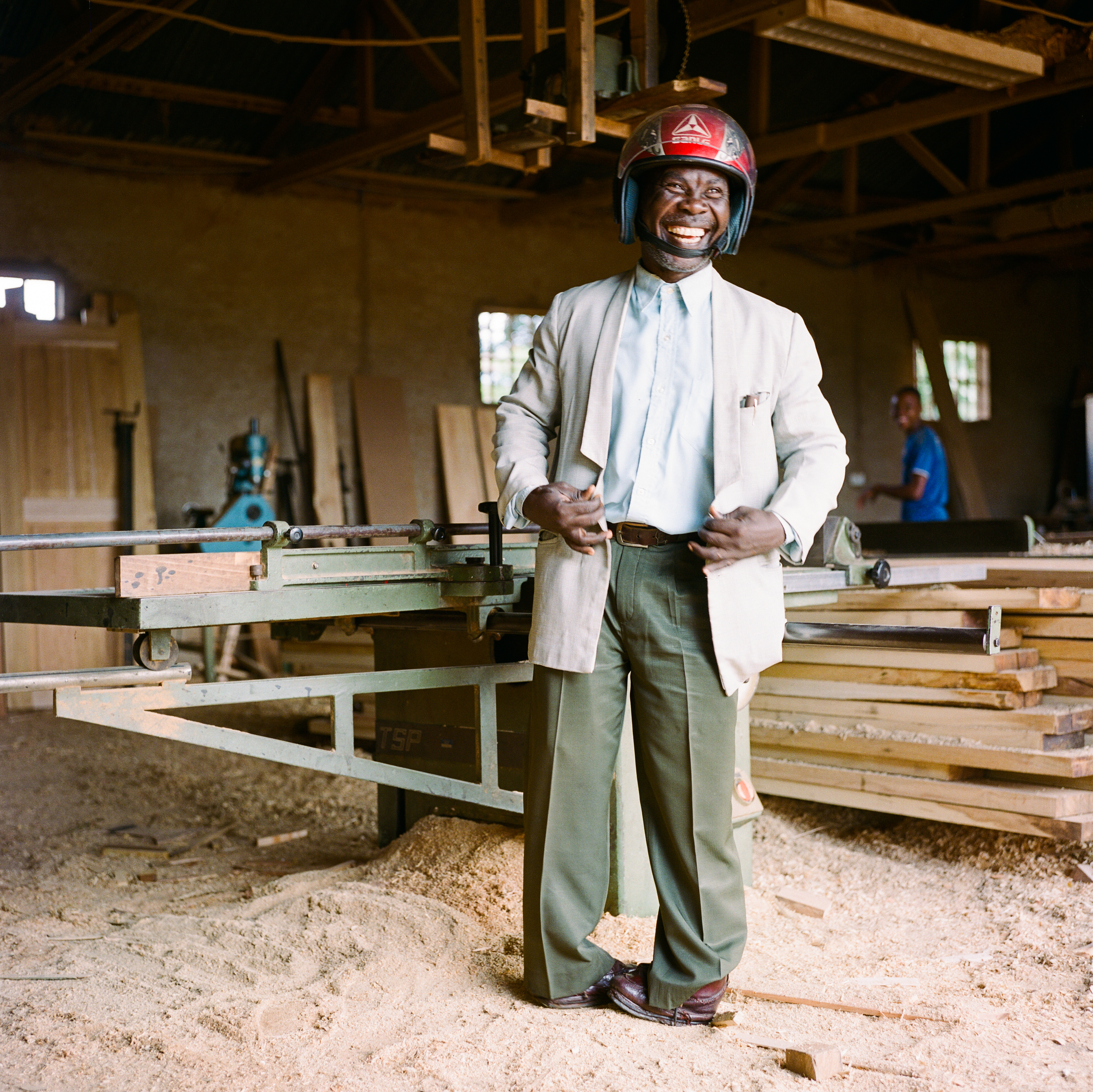 Der Pastor. Die Schreinerei in Korogwe.