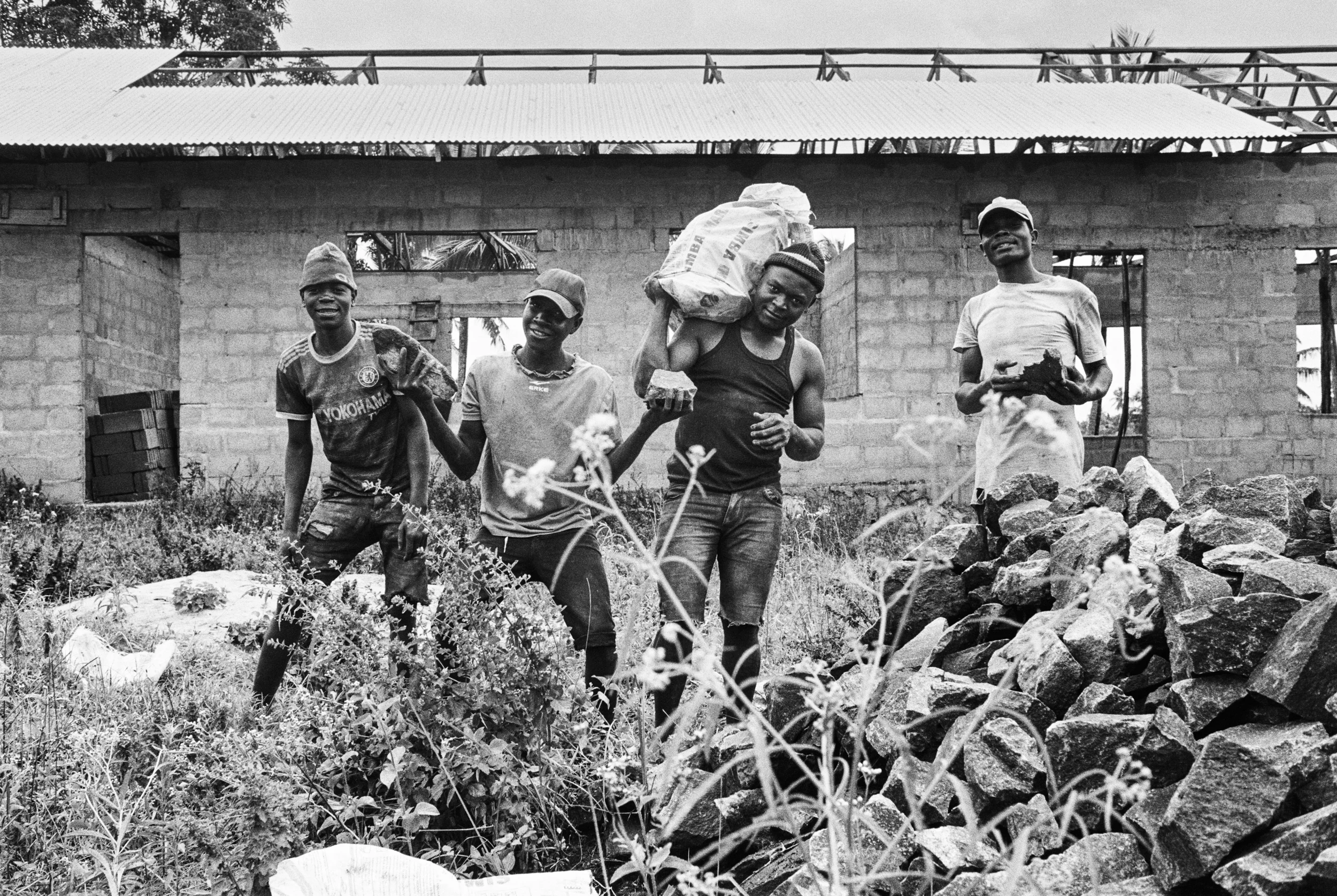 Arbeiter. Die Grundschule in Michungwani.