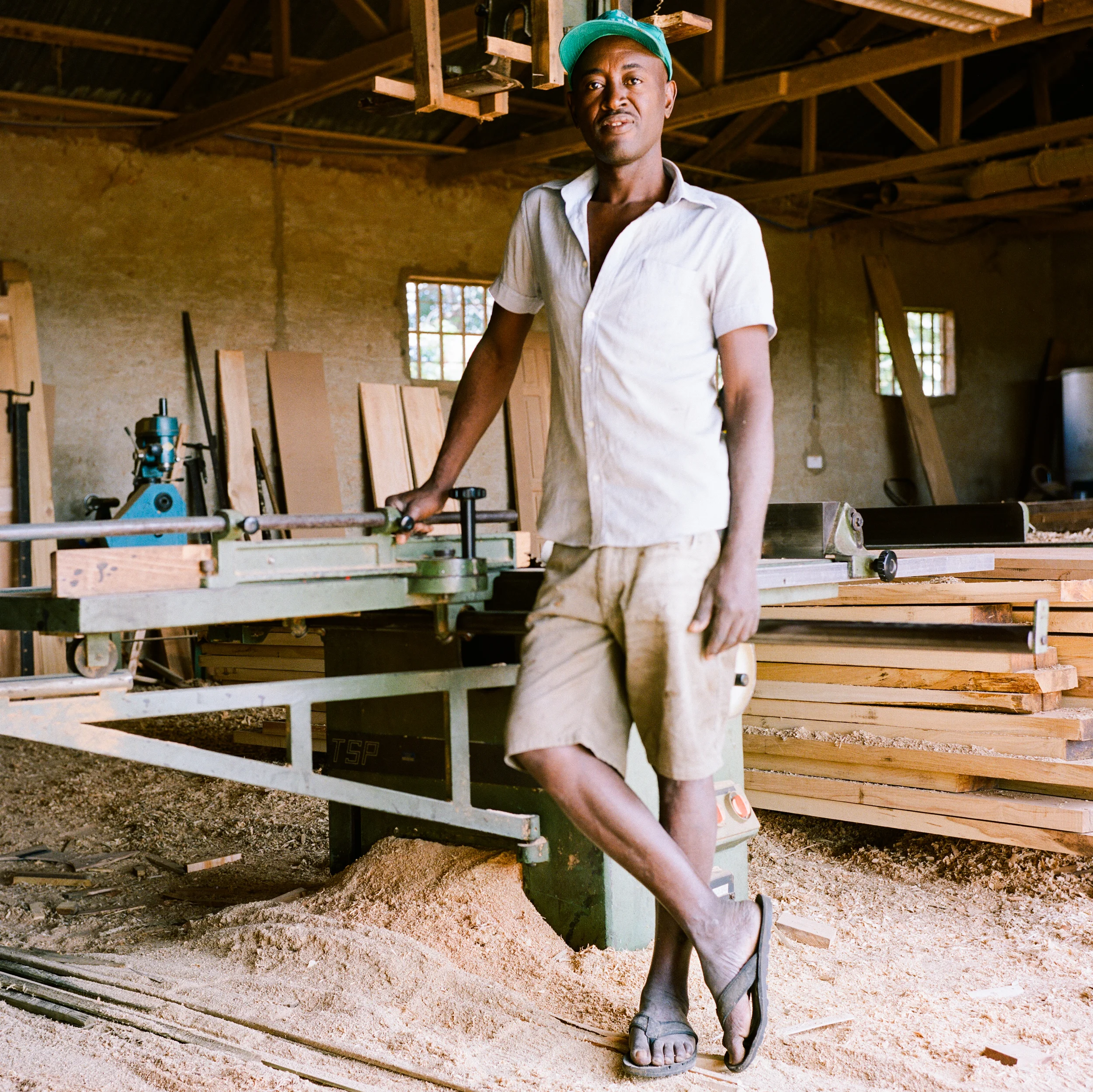 Marcus. Die Schreinerei in Korogwe.