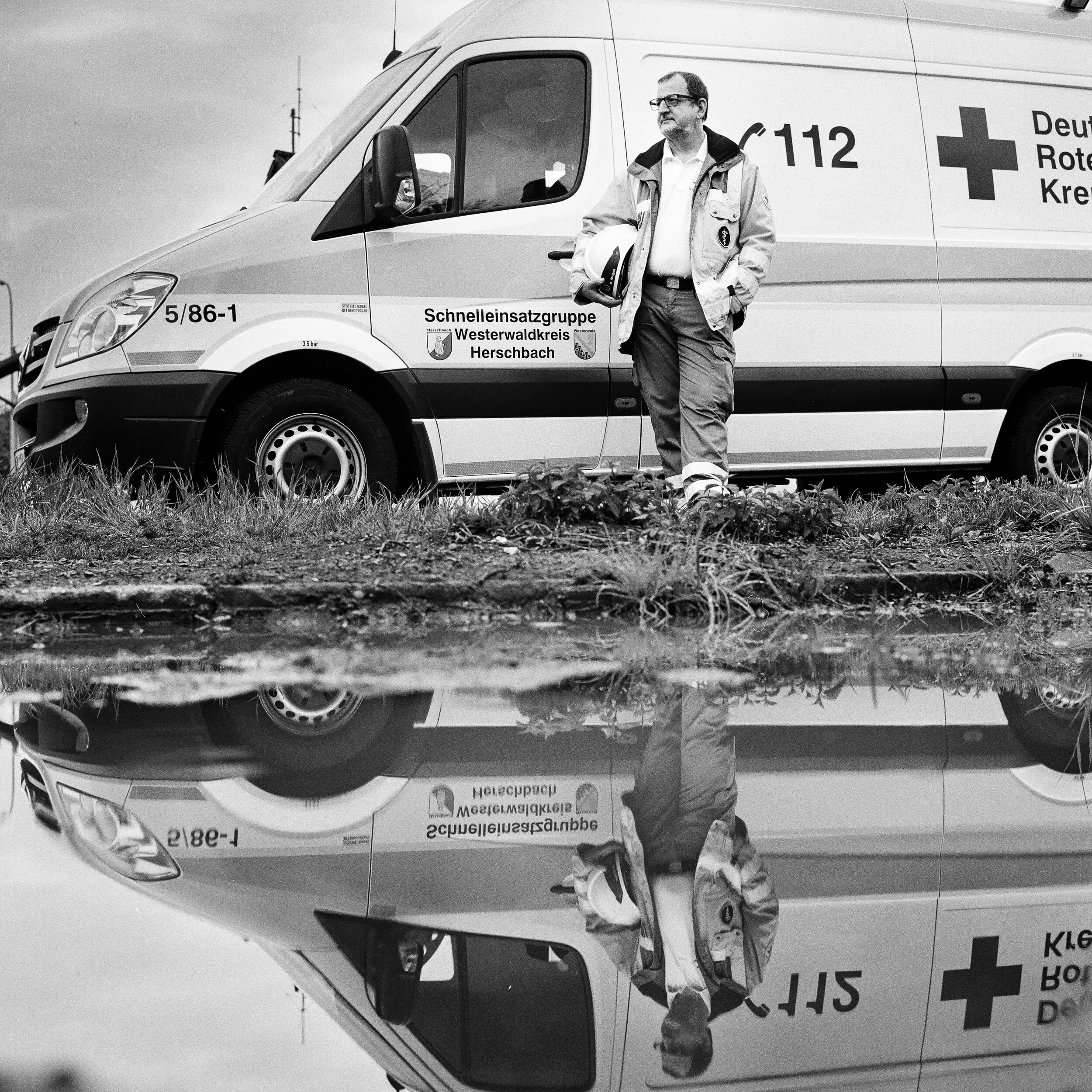  Kein Einsatz ist wie der andere, und manchmal geht es um Leben und Tod. Als Bereitschaftsleiter beim Roten Kreuz achte ich nicht nur drauf, dass unsere Leute gut ausgebildet sind, sondern dass sie nach schwierigen Erlebnissen nicht alleingelassen we