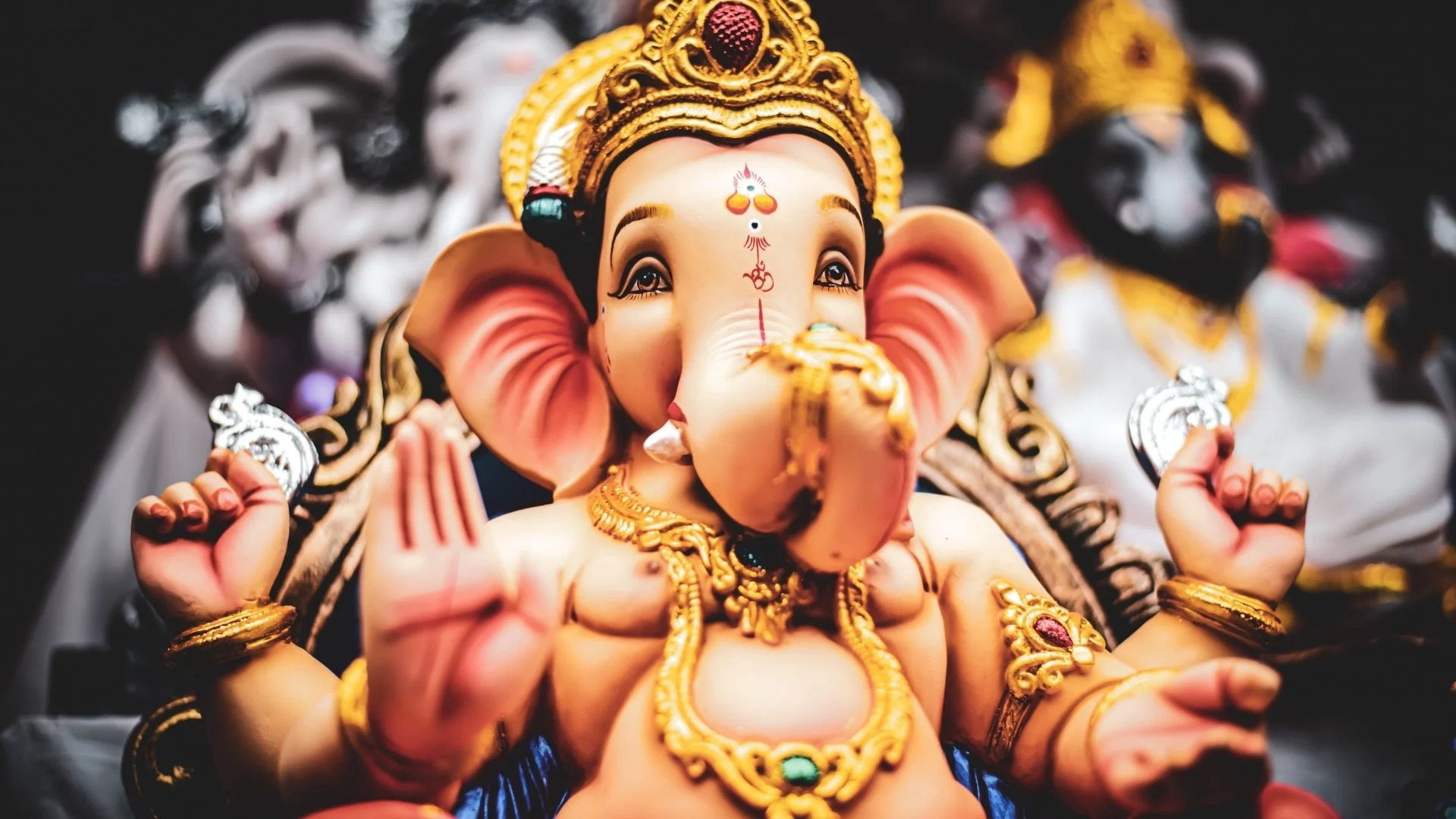 Focus through Ganesha