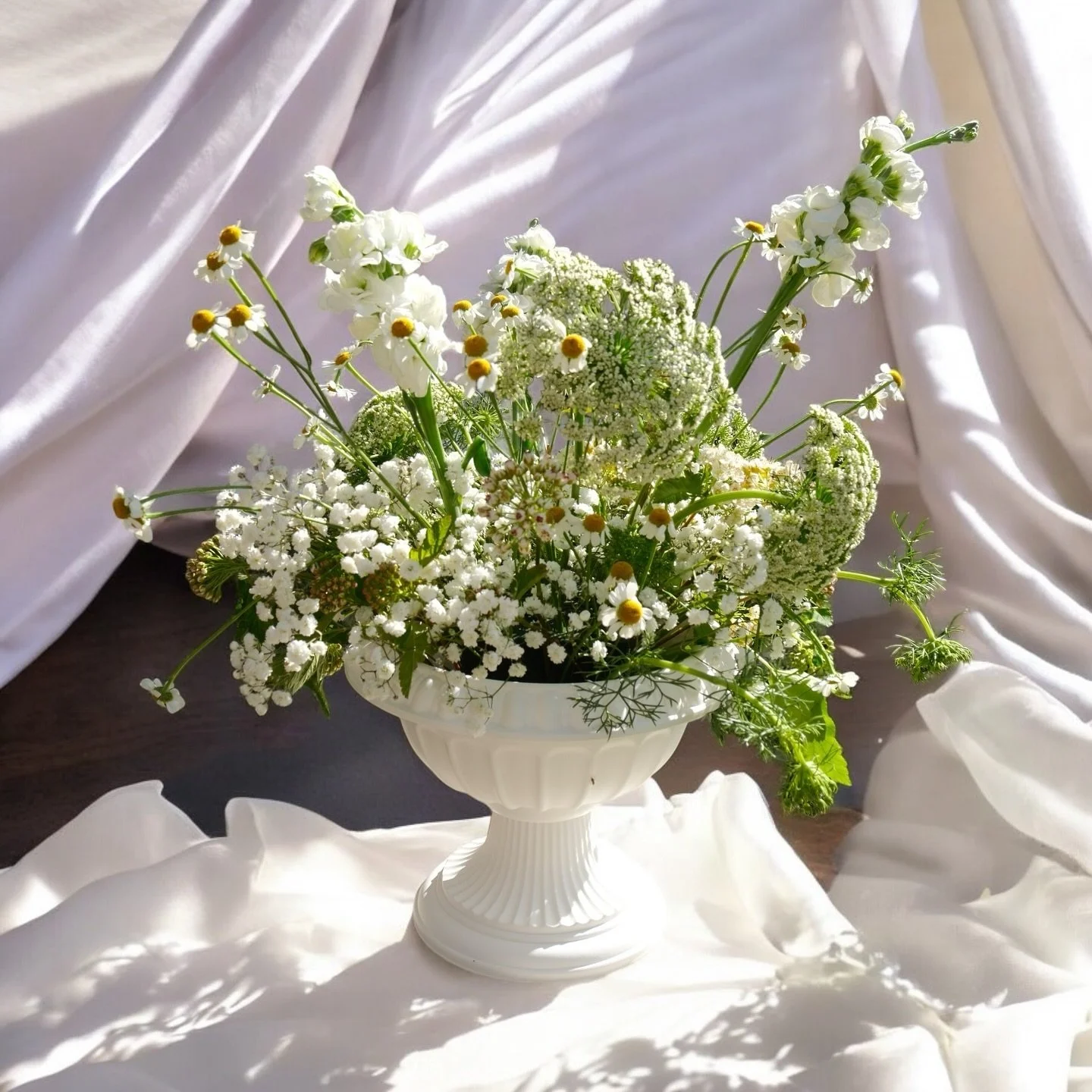 Garden blooms in a vase - simple, fresh, and just right for a wedding. Loving these natural touches that bring a little extra warmth to the day. 🌿🌸 

#GardenWedding #Florals #Wedding #Perth #cavershamhouse